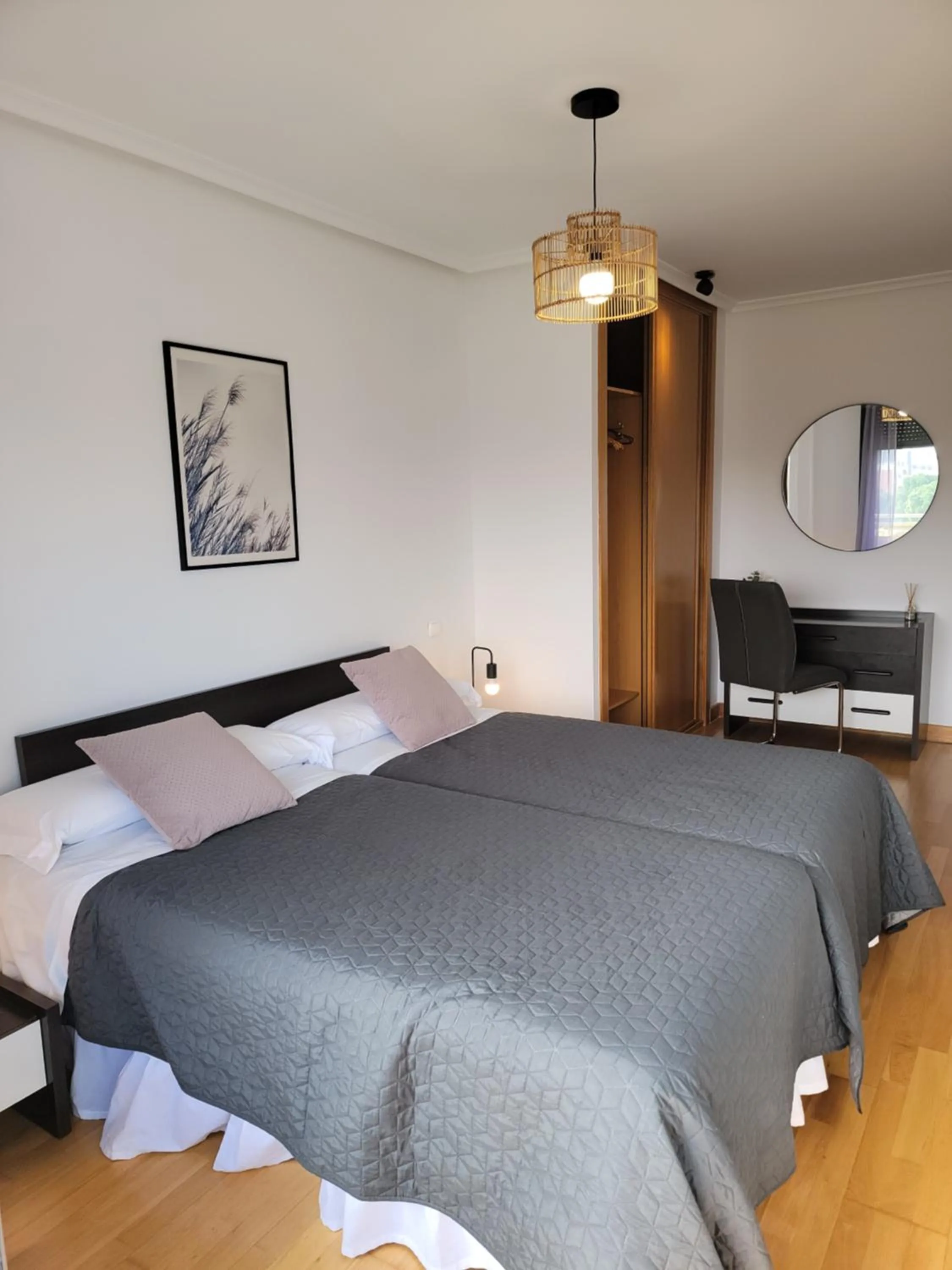 Apartamento Medrano PISCINA AIRE ACONDICIONADO terraza y 5 minutos del centro en coche ideal para mascotas