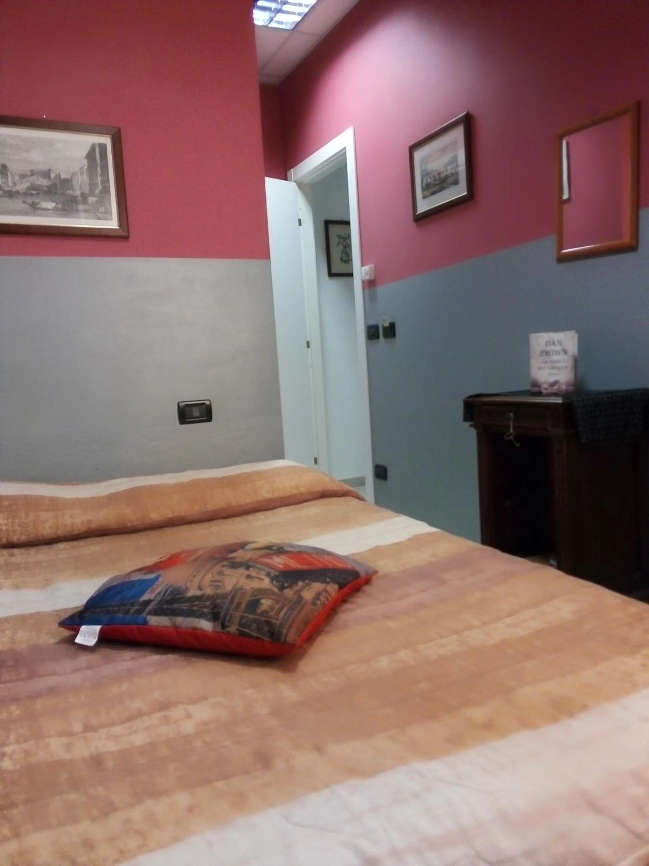 Bed in Hotel Niagara