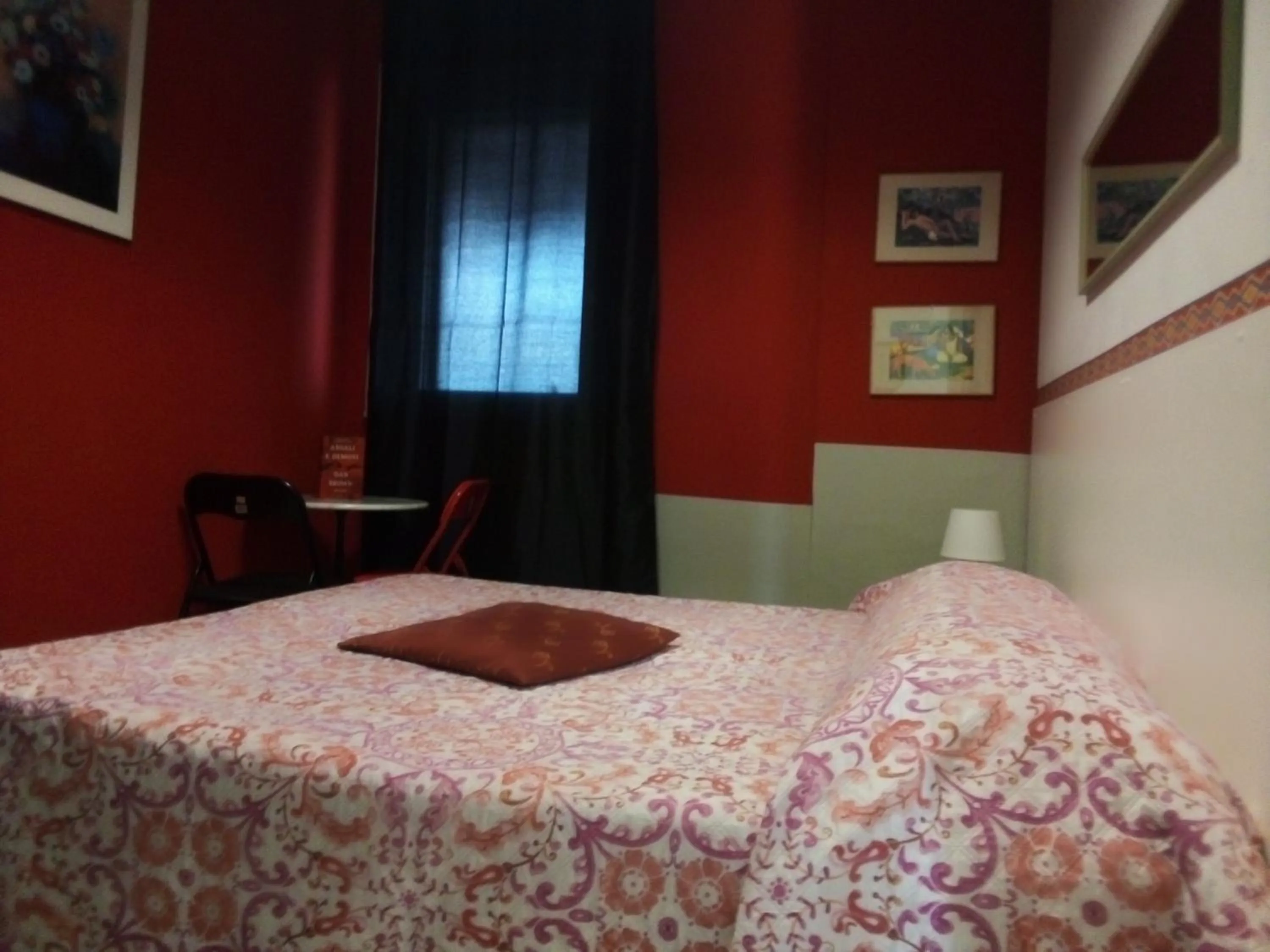 Bed in Hotel Niagara