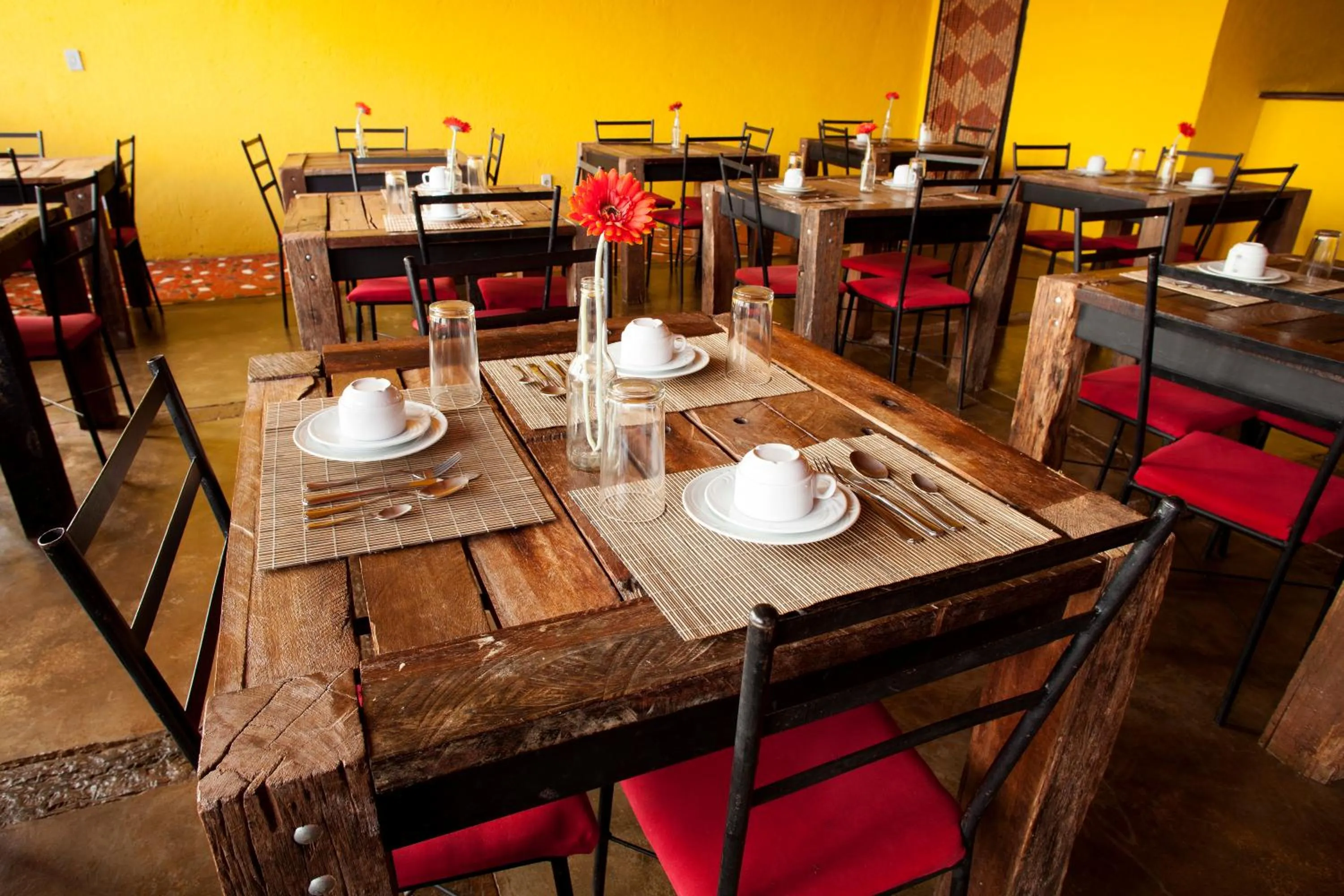 Restaurant/places to eat in Pousada Província