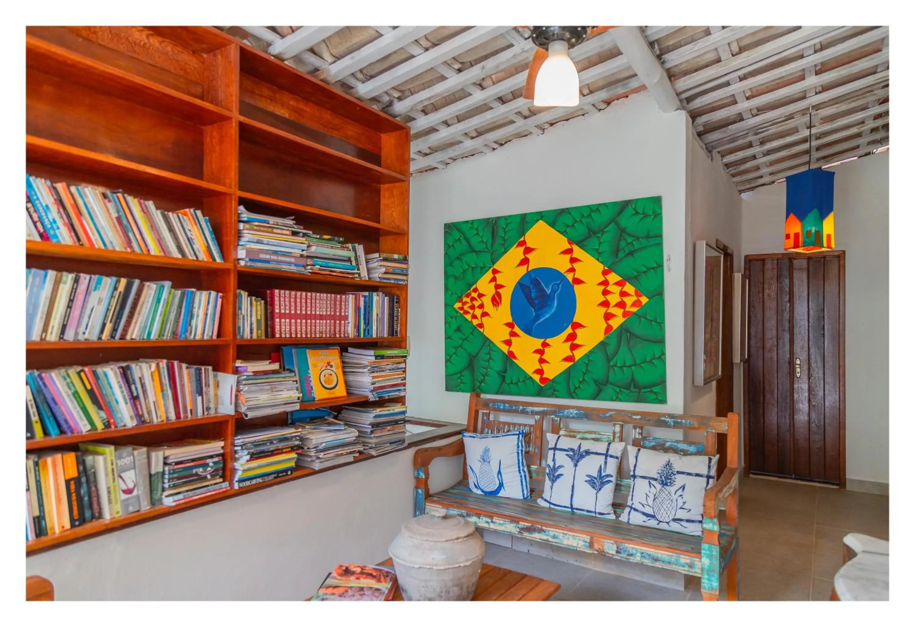 Library in Pousada Cravo e Canela