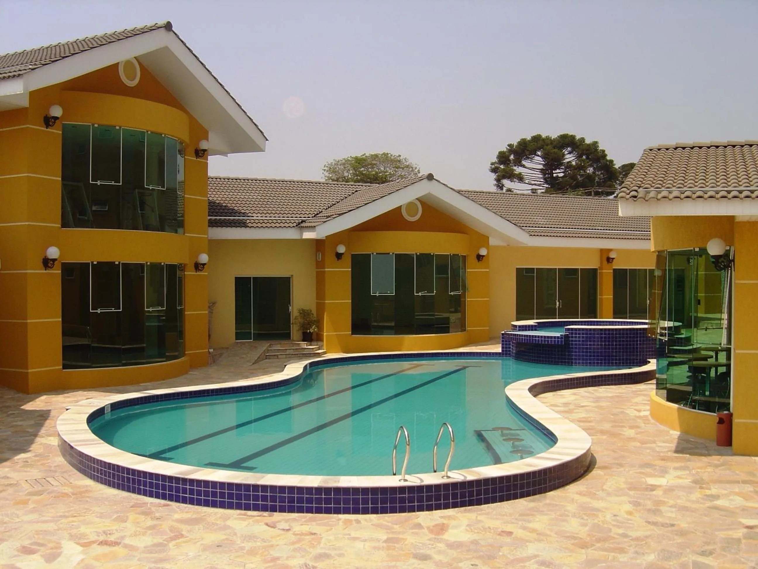 Swimming pool in Barbur Plaza Hotel