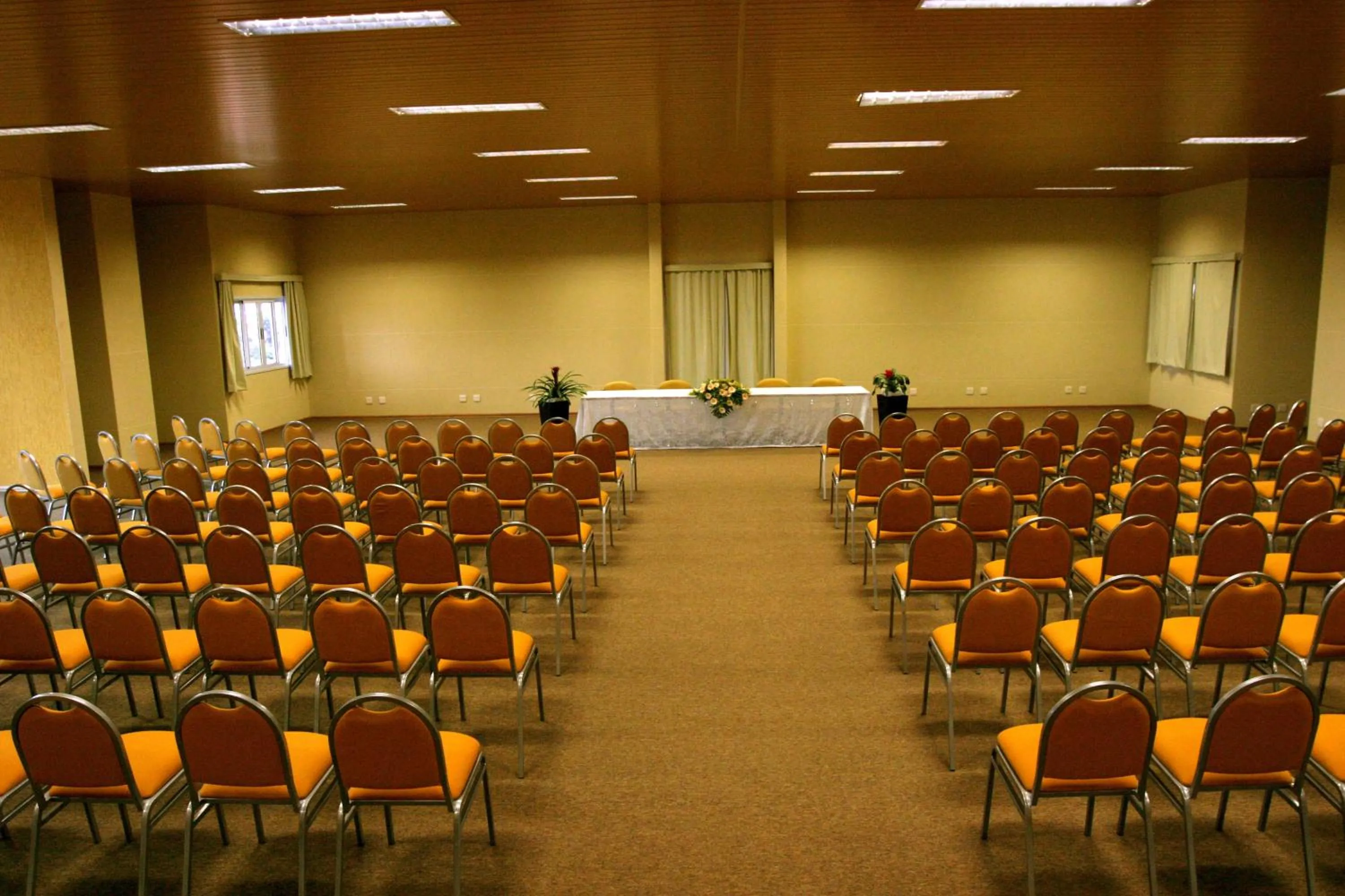 Meeting/conference room in Barbur Plaza Hotel