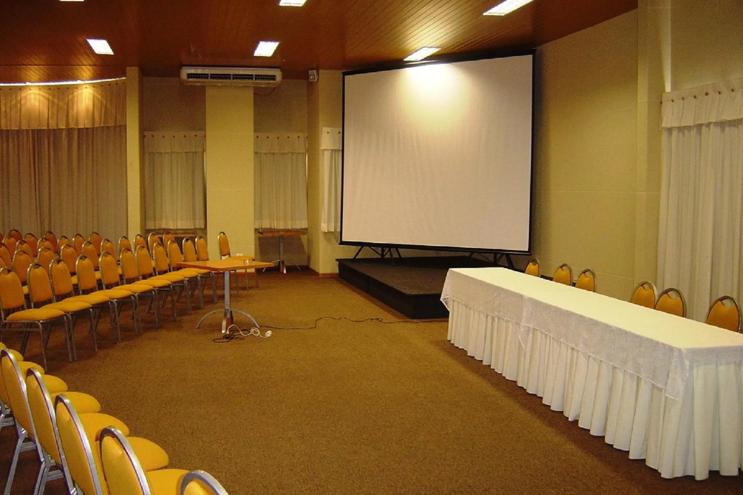 Meeting/conference room in Barbur Plaza Hotel