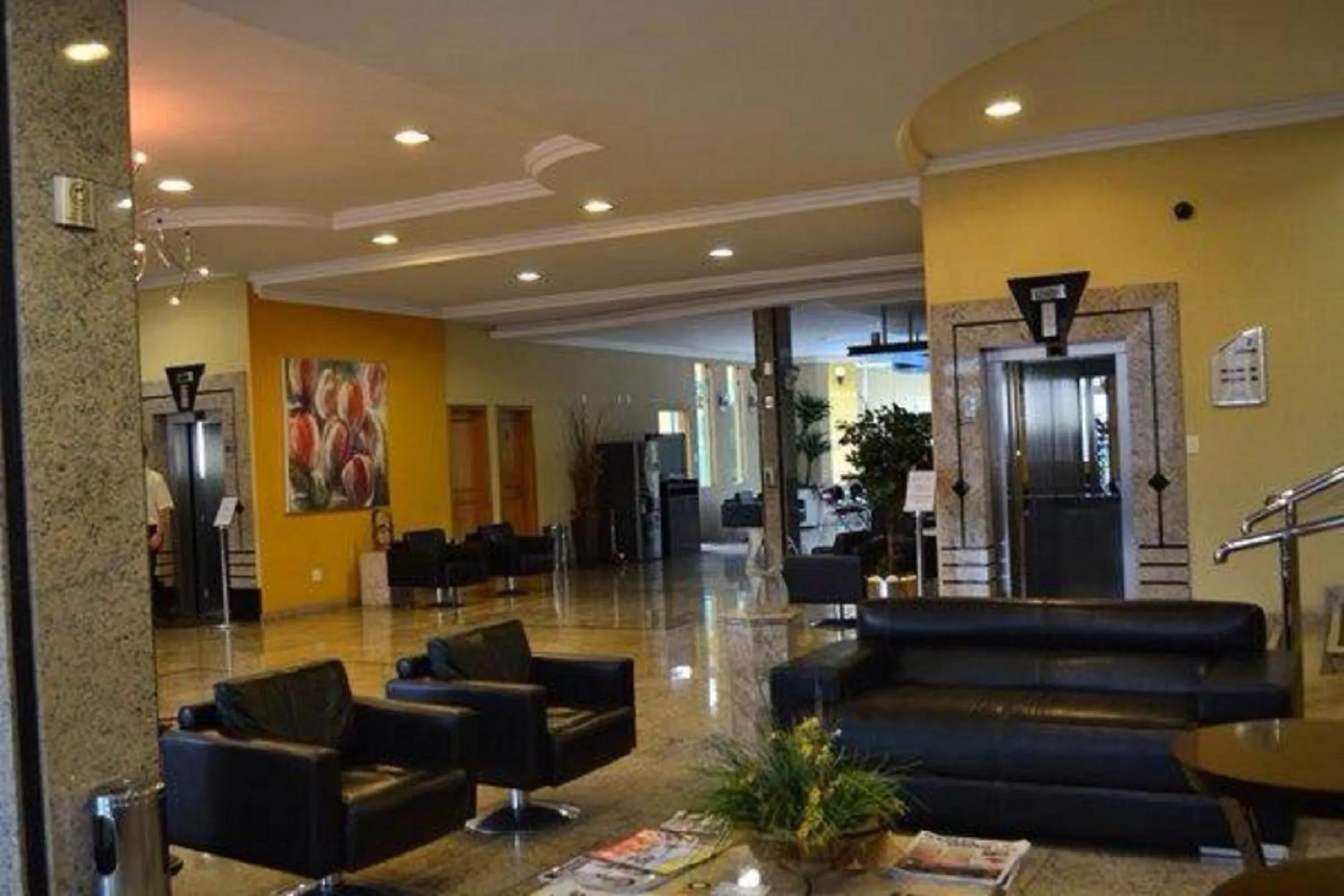 Lounge or bar in Barbur Plaza Hotel