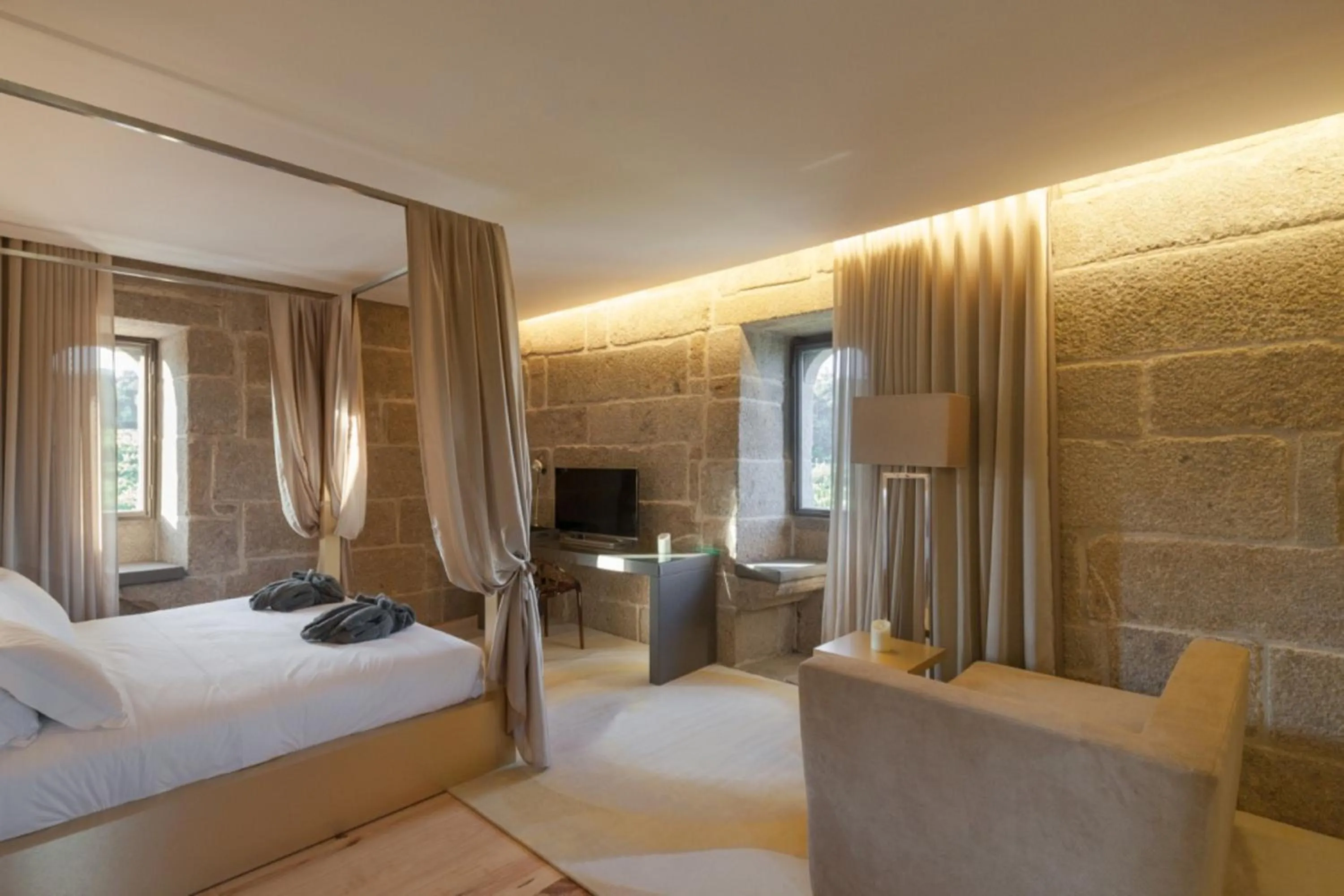 Photo of the whole room, Bed in Torre de Gomariz Wine & Spa Hotel
