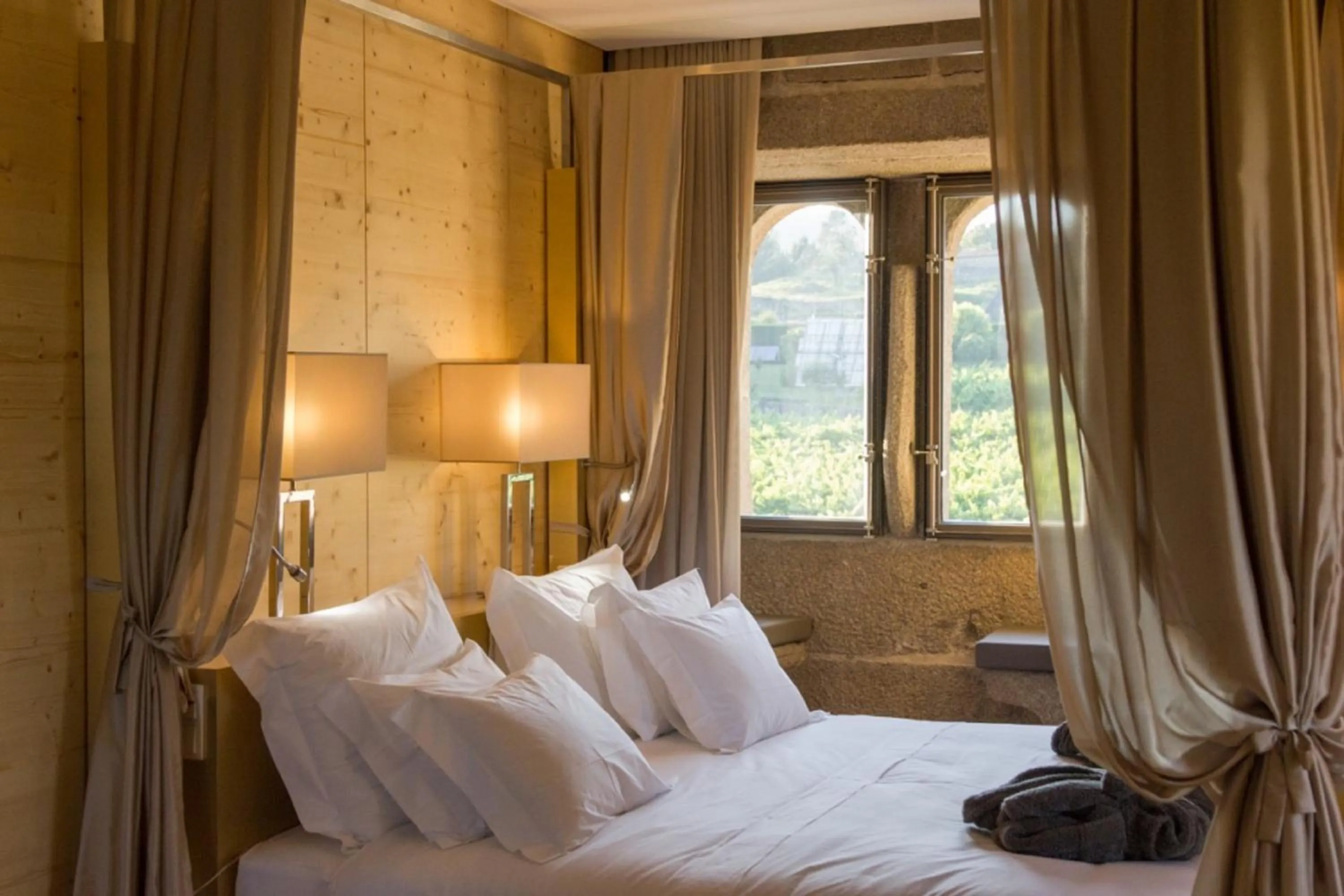 Bed in Torre de Gomariz Wine & Spa Hotel