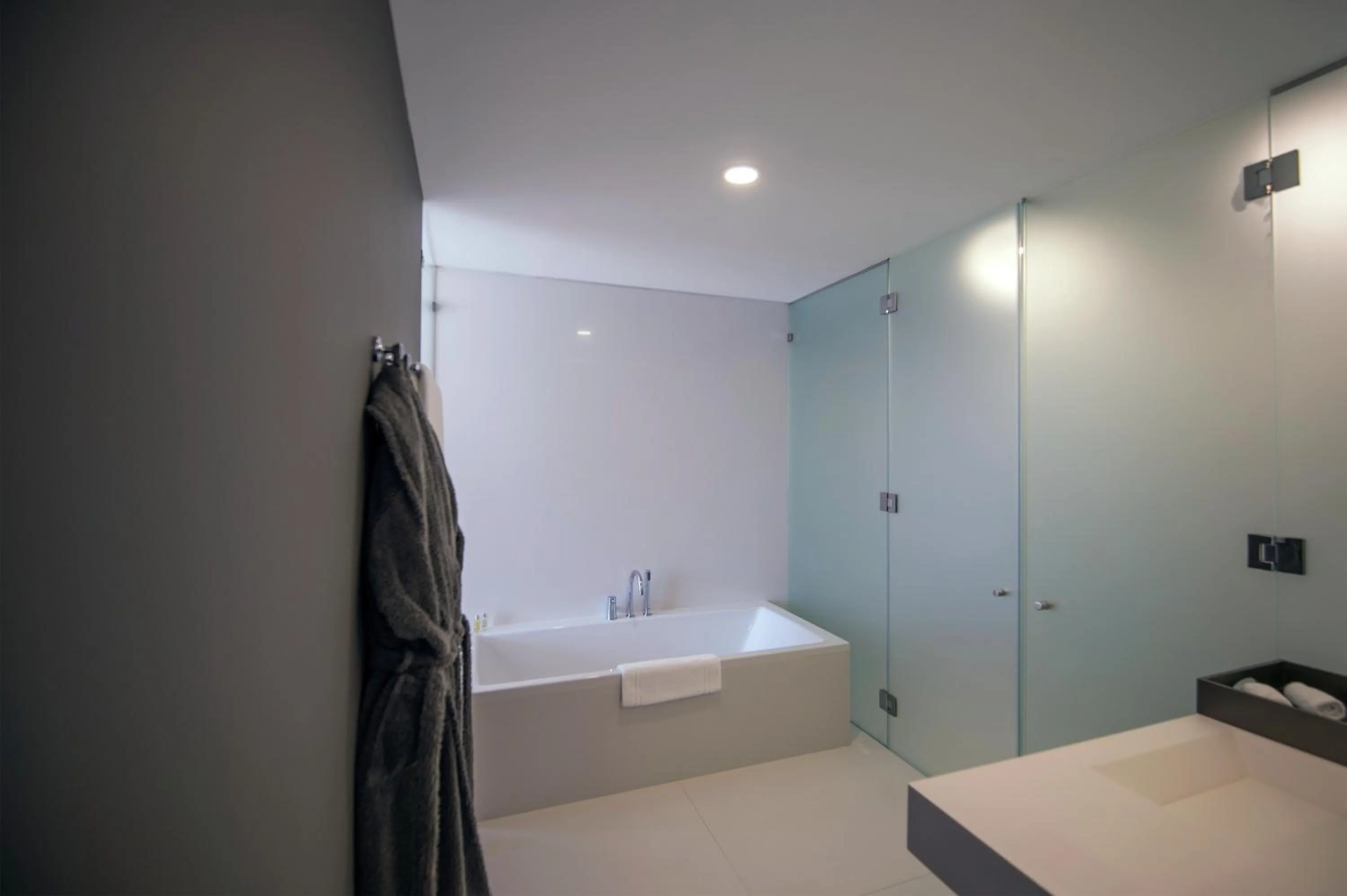 Shower, Bed in Torre de Gomariz Wine & Spa Hotel