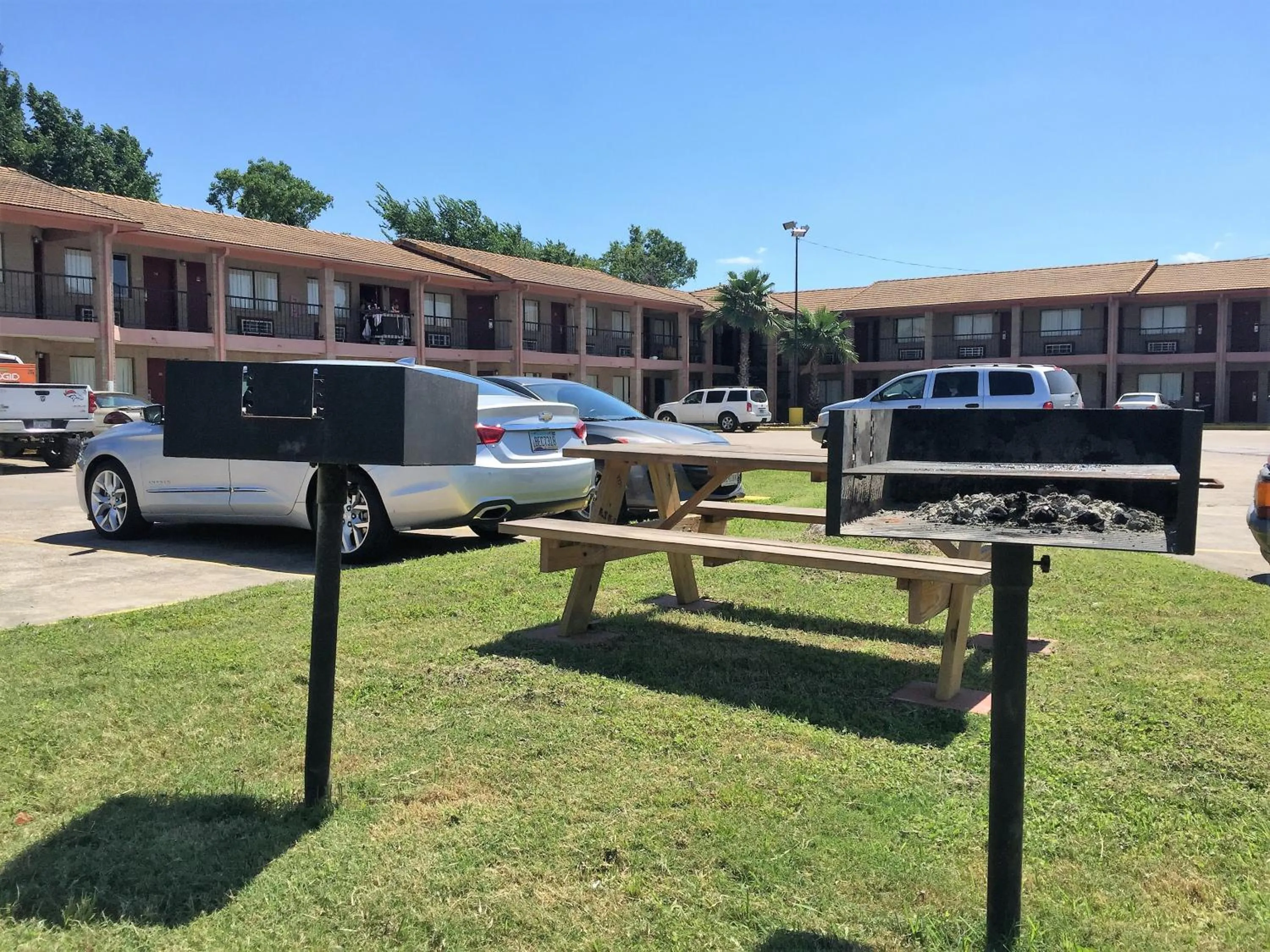 BBQ facilities, Property Building in Relax Inn Channelview