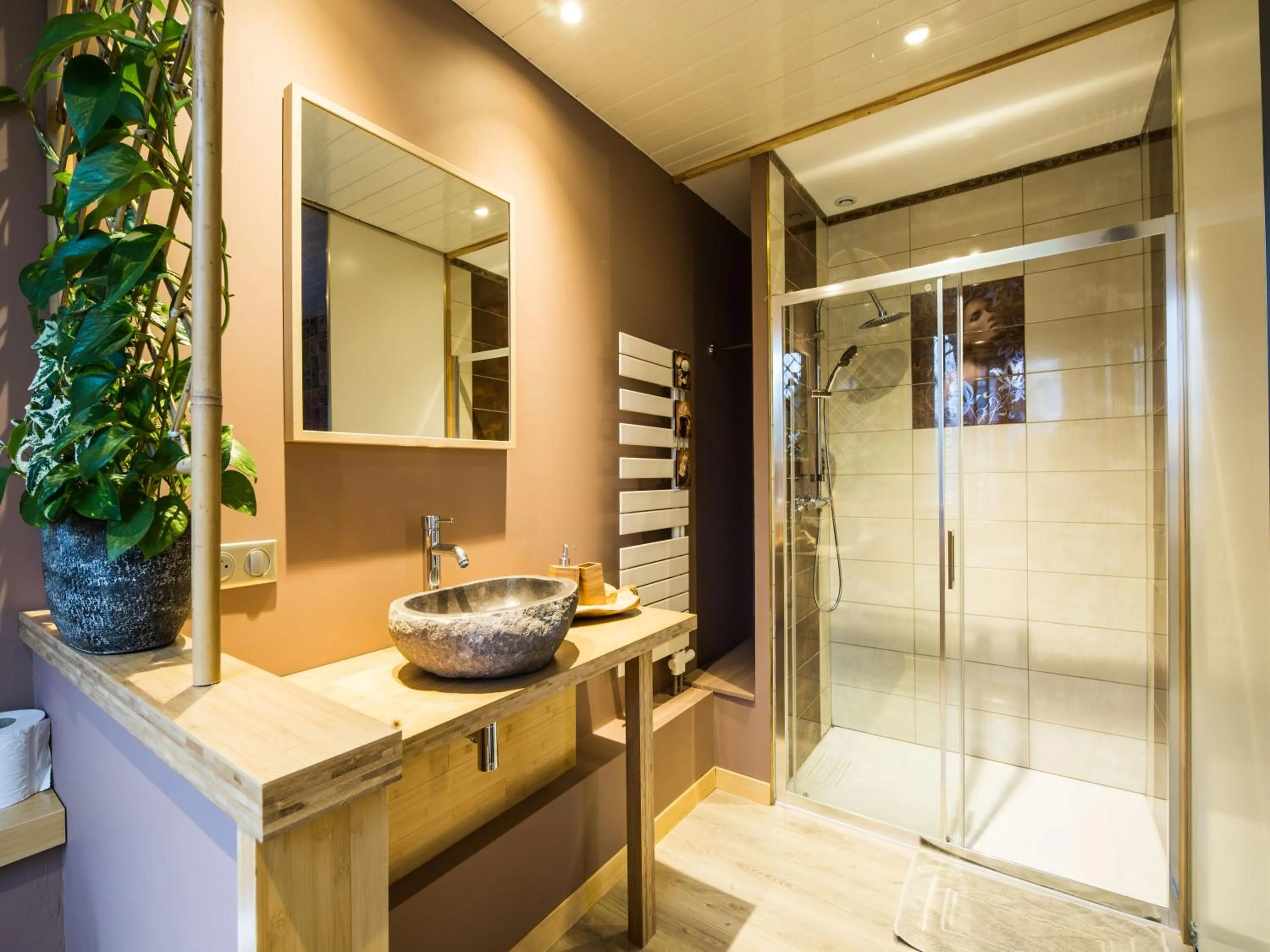 Bathroom in Chambres d'hôtes & Gîtes La Paysanne