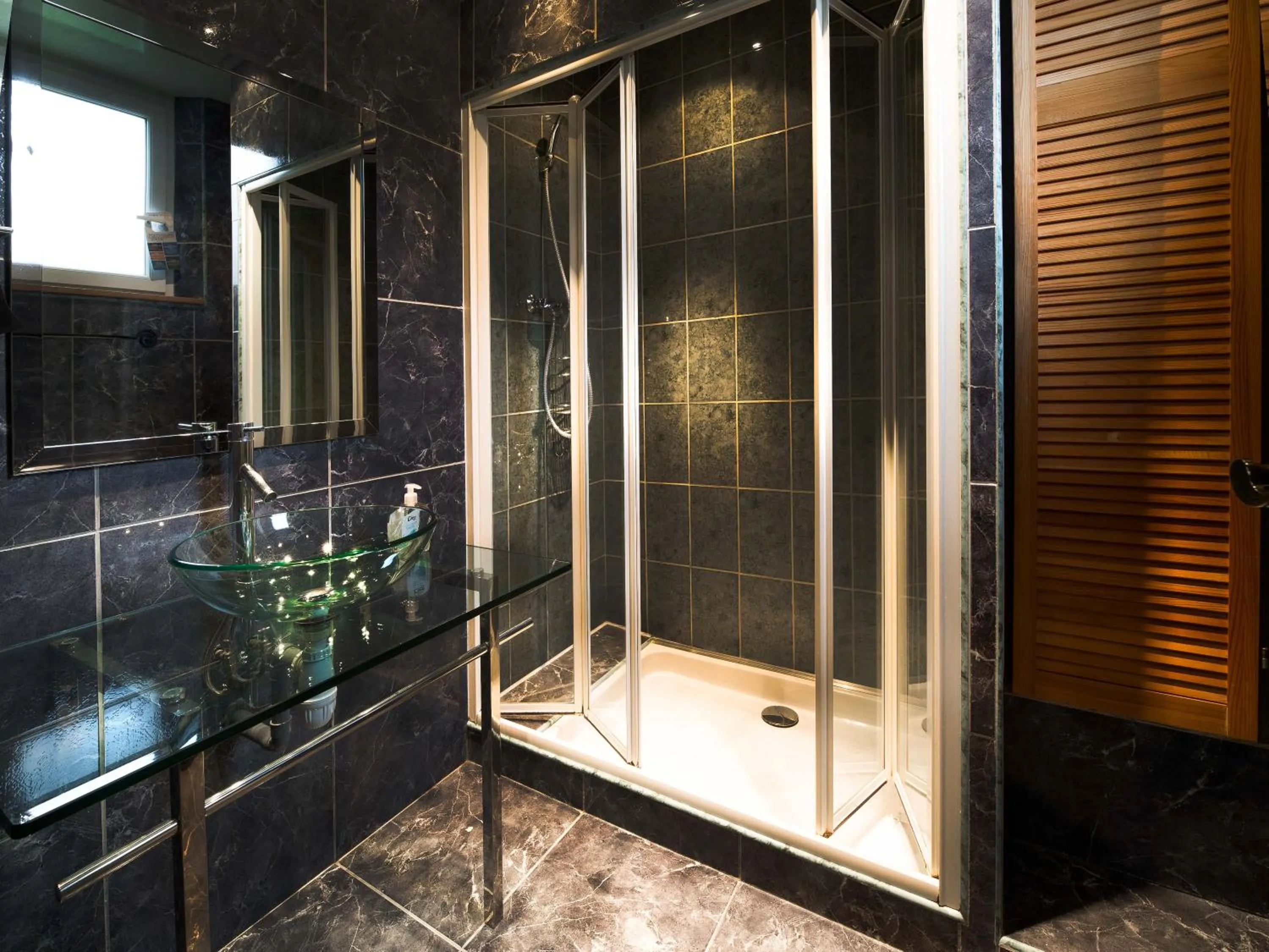 Bathroom in Chambres d'hôtes & Gîtes La Paysanne