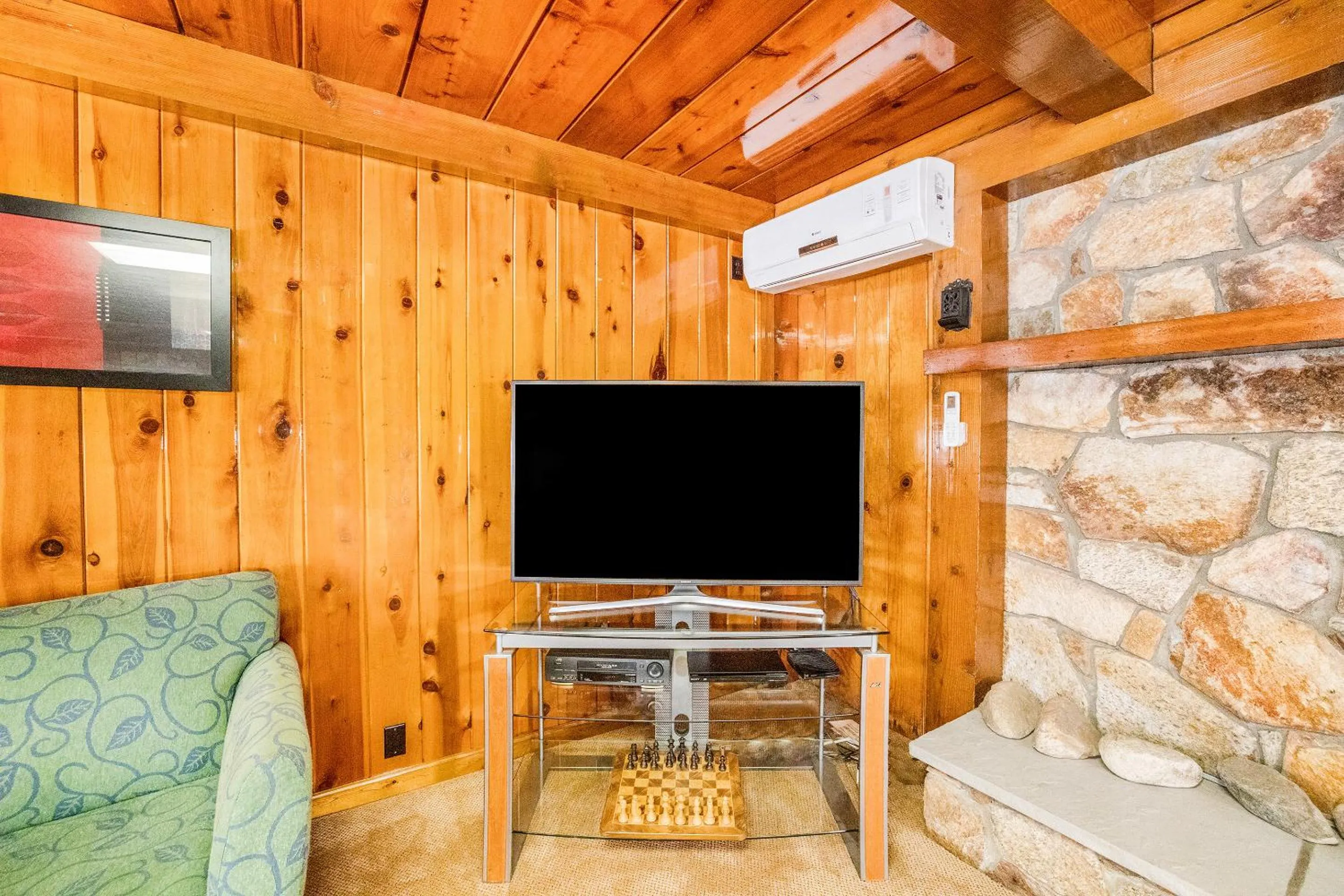 TV and multimedia in The Kern Lodge