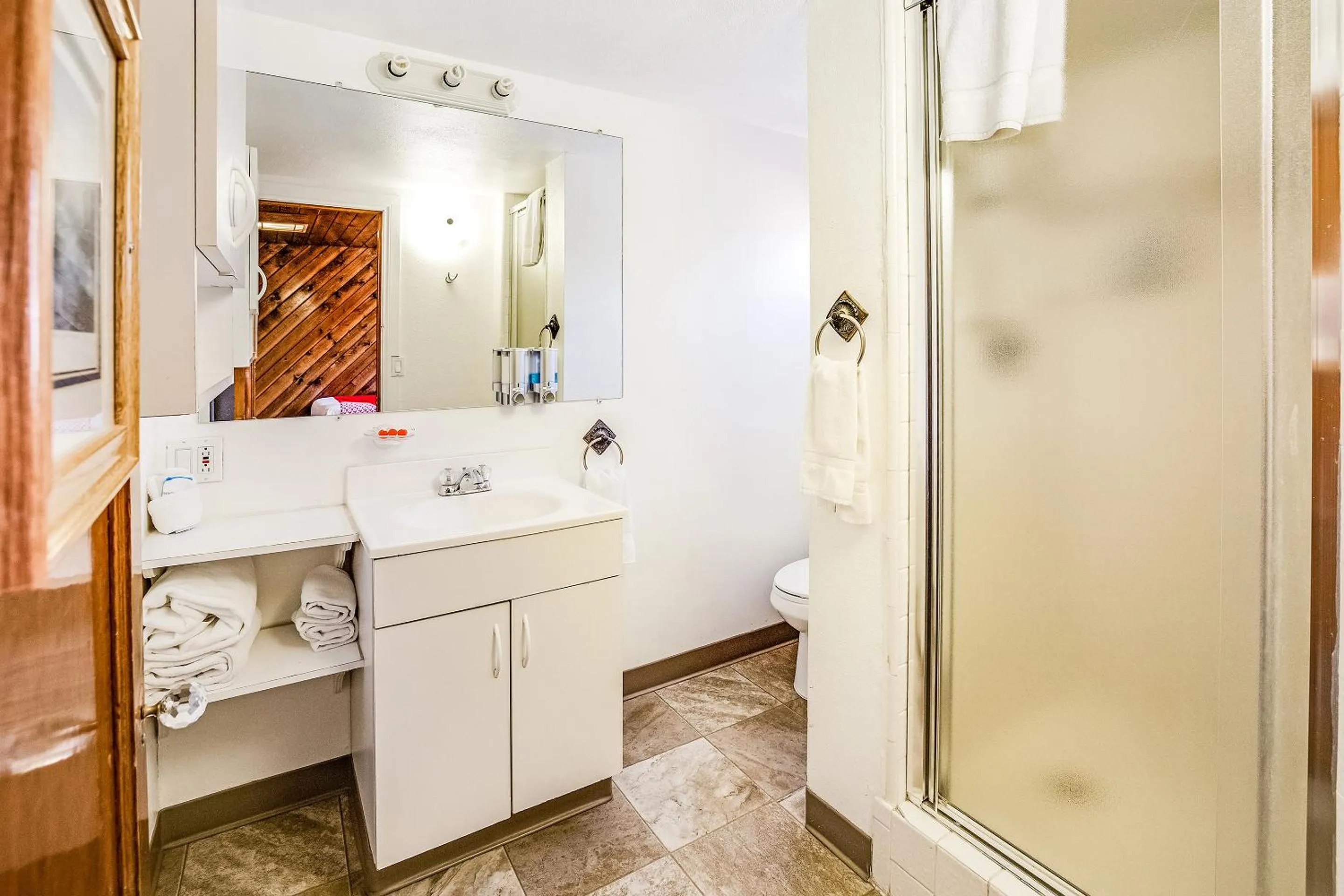 Bathroom in The Kern Lodge