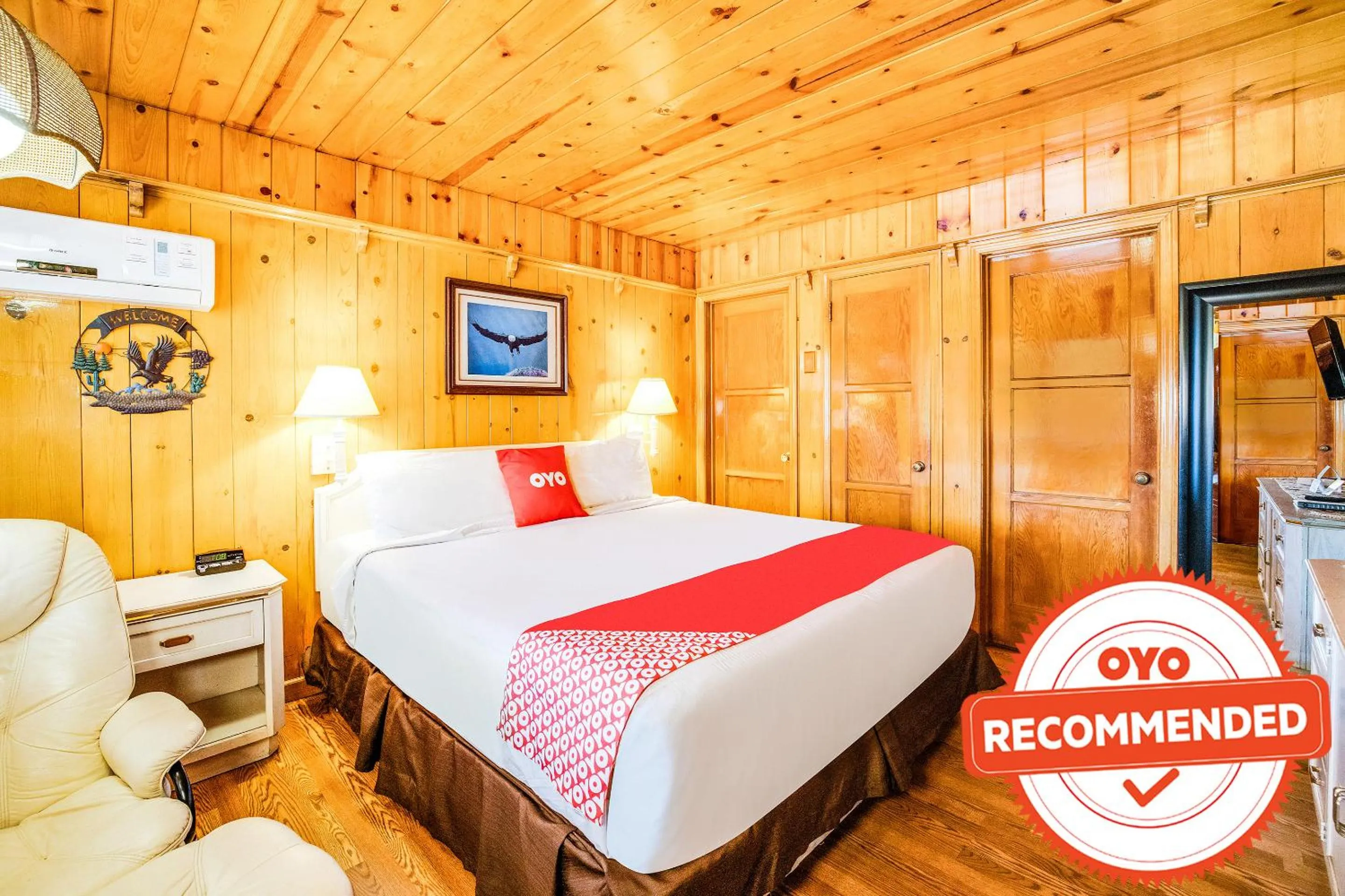 Bedroom, Bed in The Kern Lodge