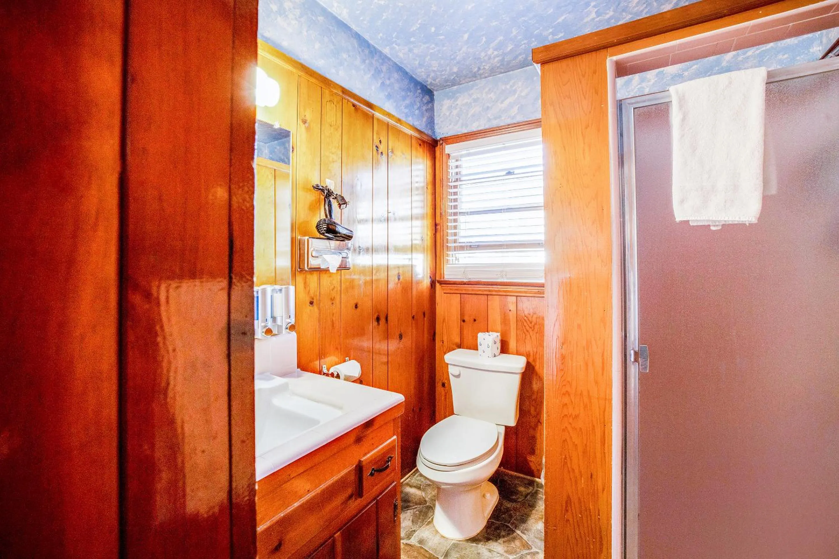 Bathroom in The Kern Lodge