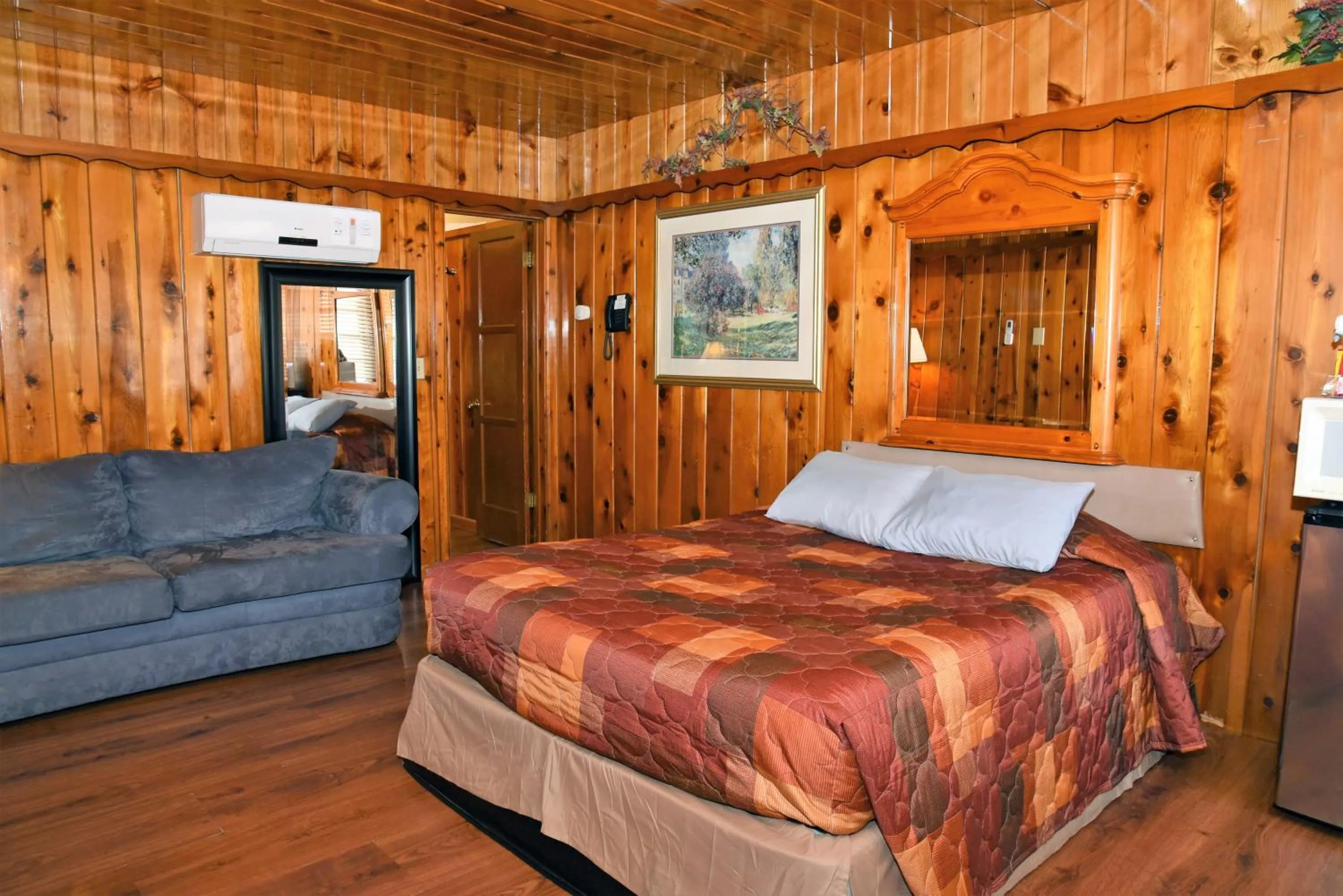 Bed in The Kern Lodge