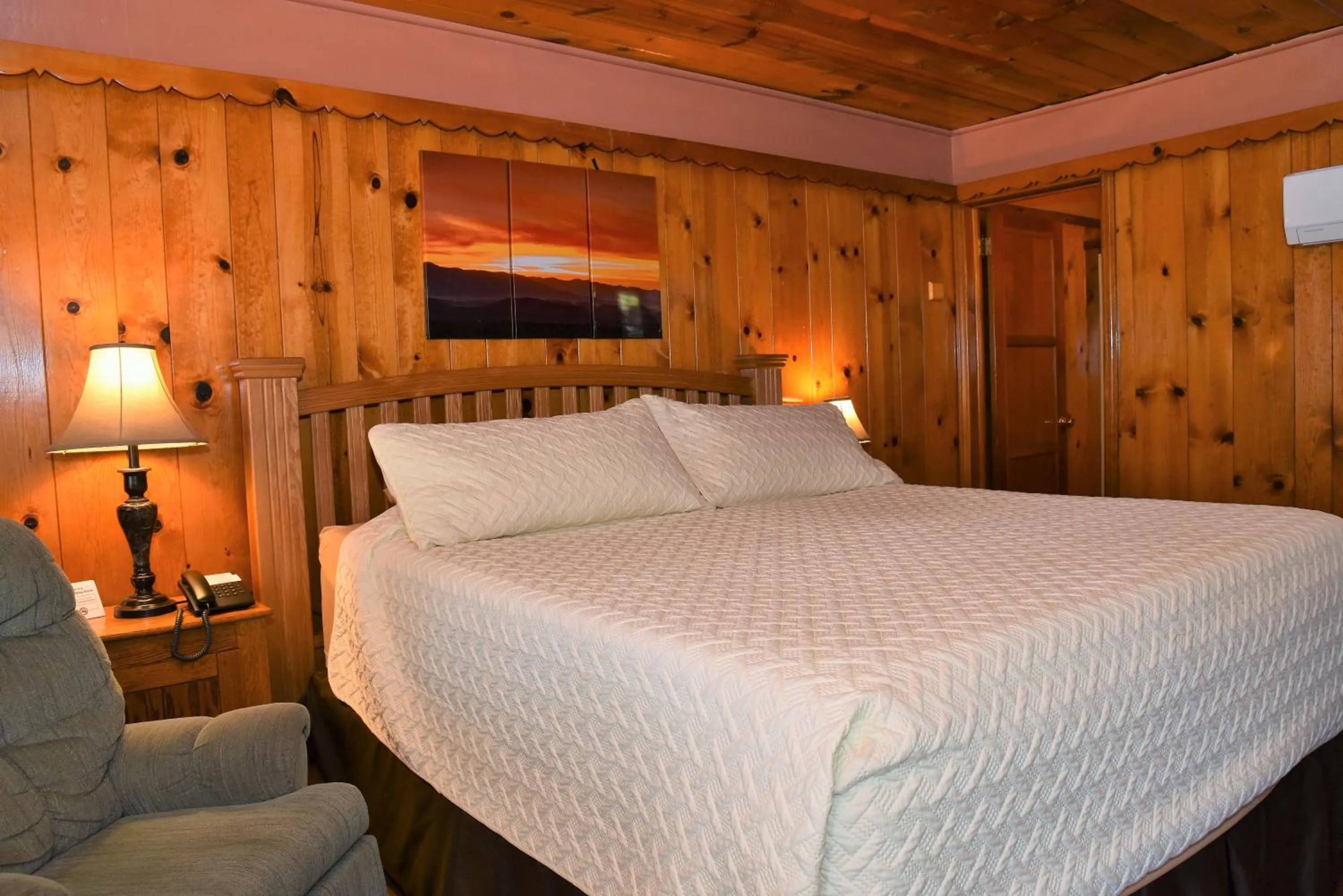 Bed in The Kern Lodge