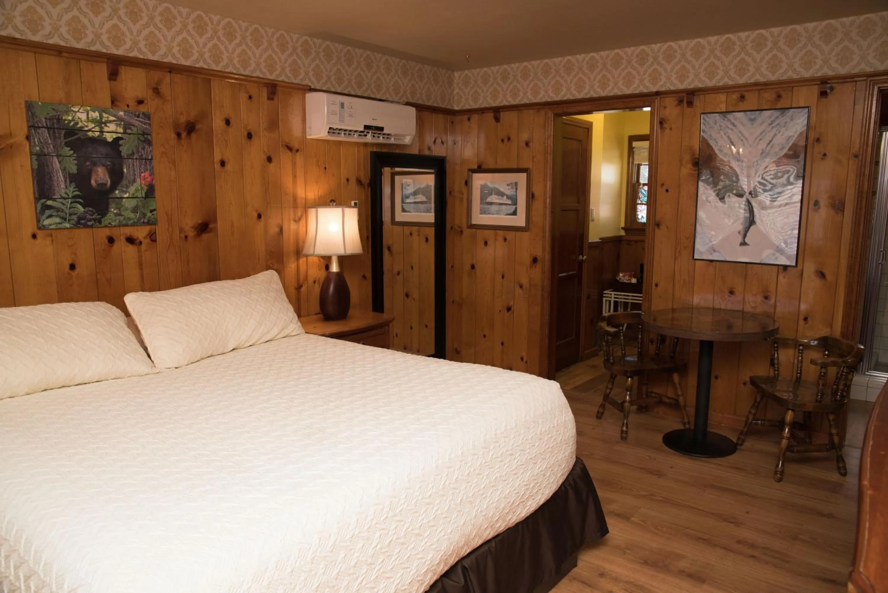 Bed in The Kern Lodge