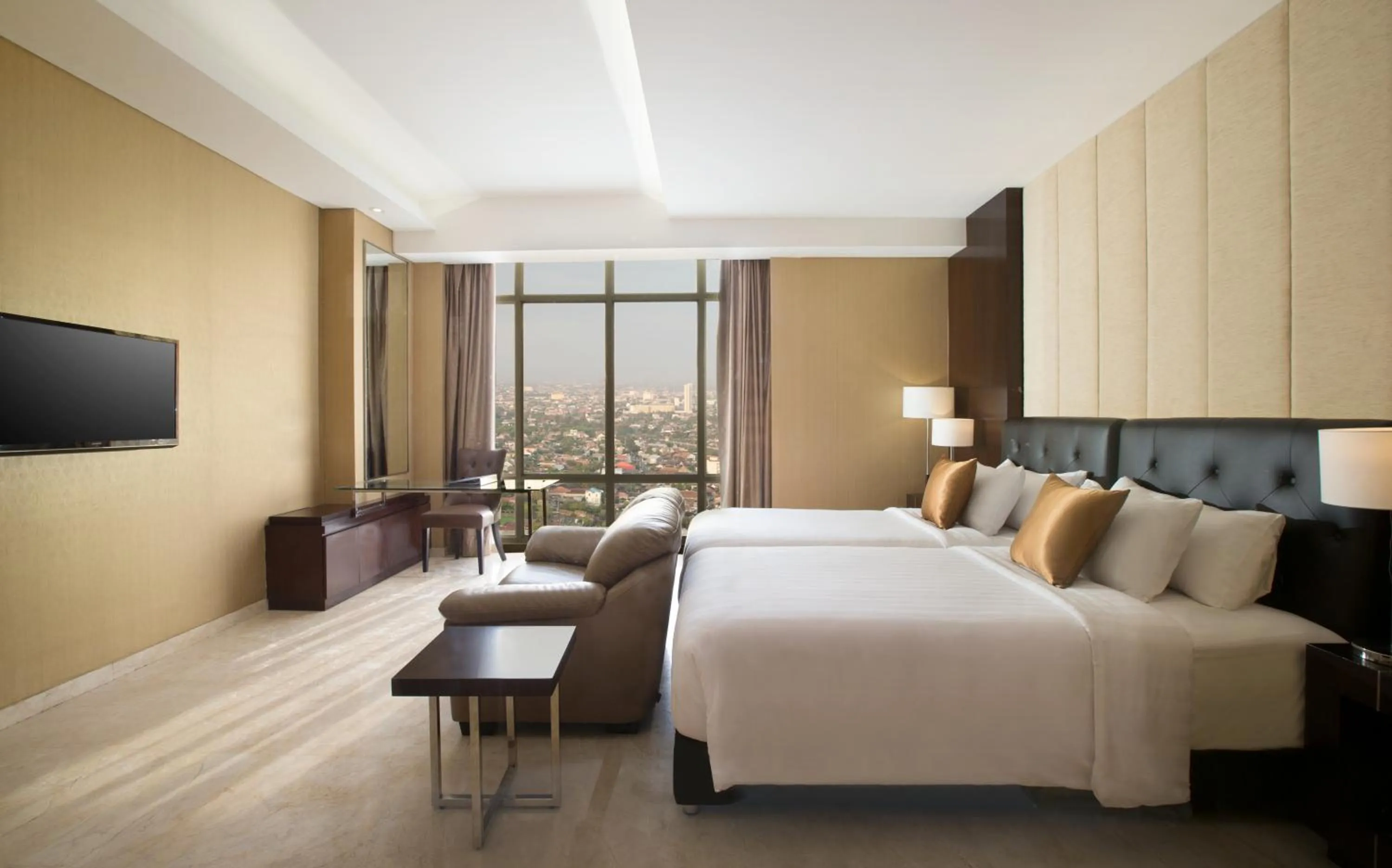 Bedroom, Bed in Grand Mercure Solo Baru