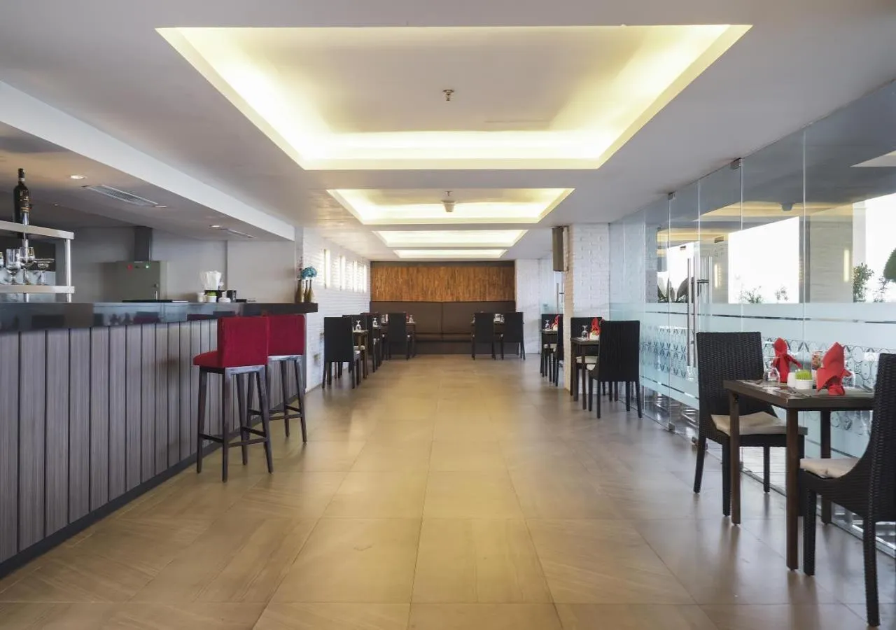 Lounge or bar in Grand Mercure Solo Baru