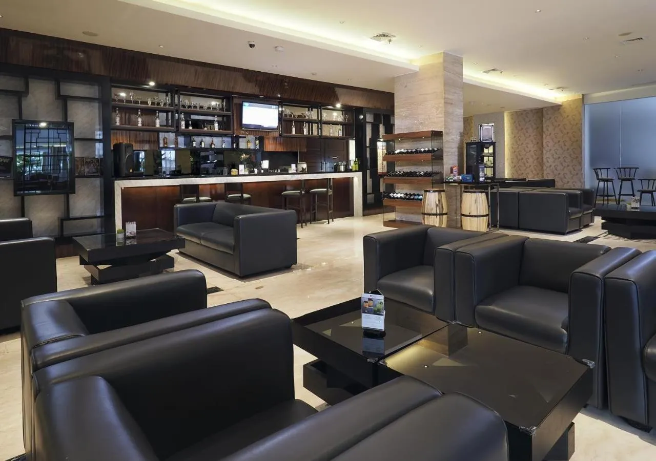 Lounge or bar in Grand Mercure Solo Baru