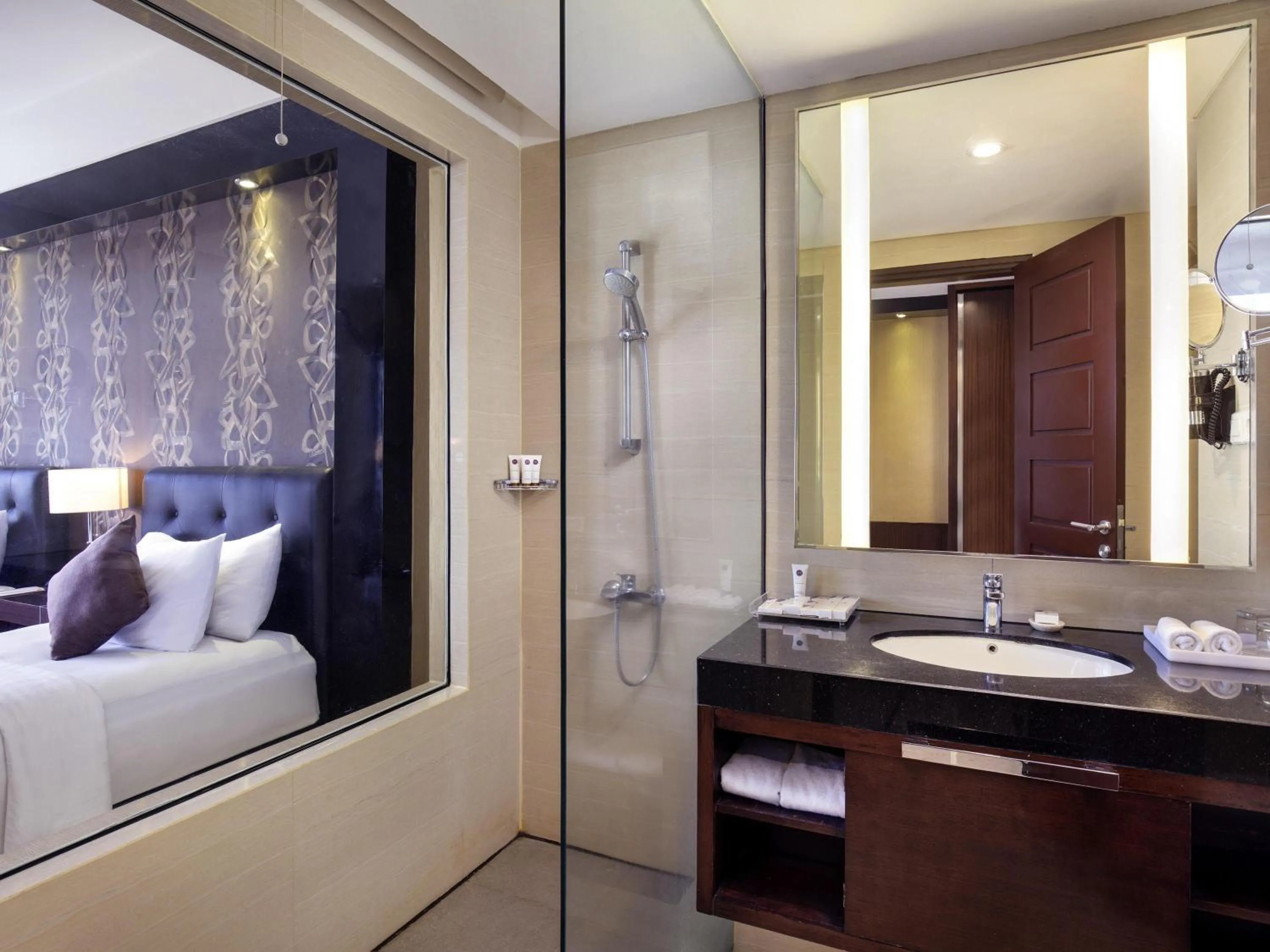 Bedroom, Bed in Grand Mercure Solo Baru
