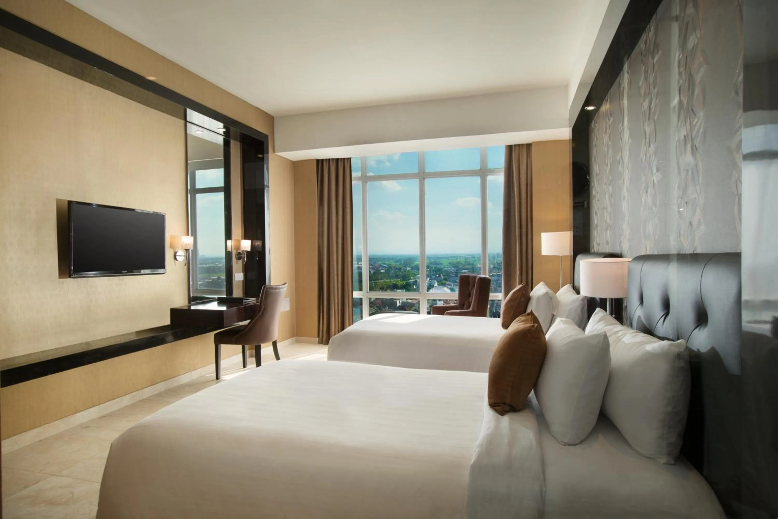 Bed in Grand Mercure Solo Baru