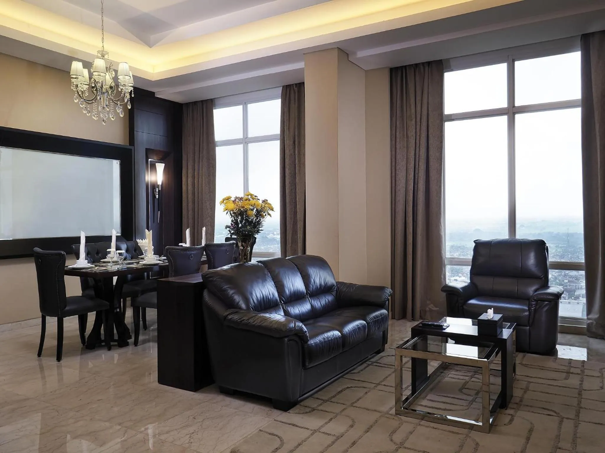 Seating area in Grand Mercure Solo Baru