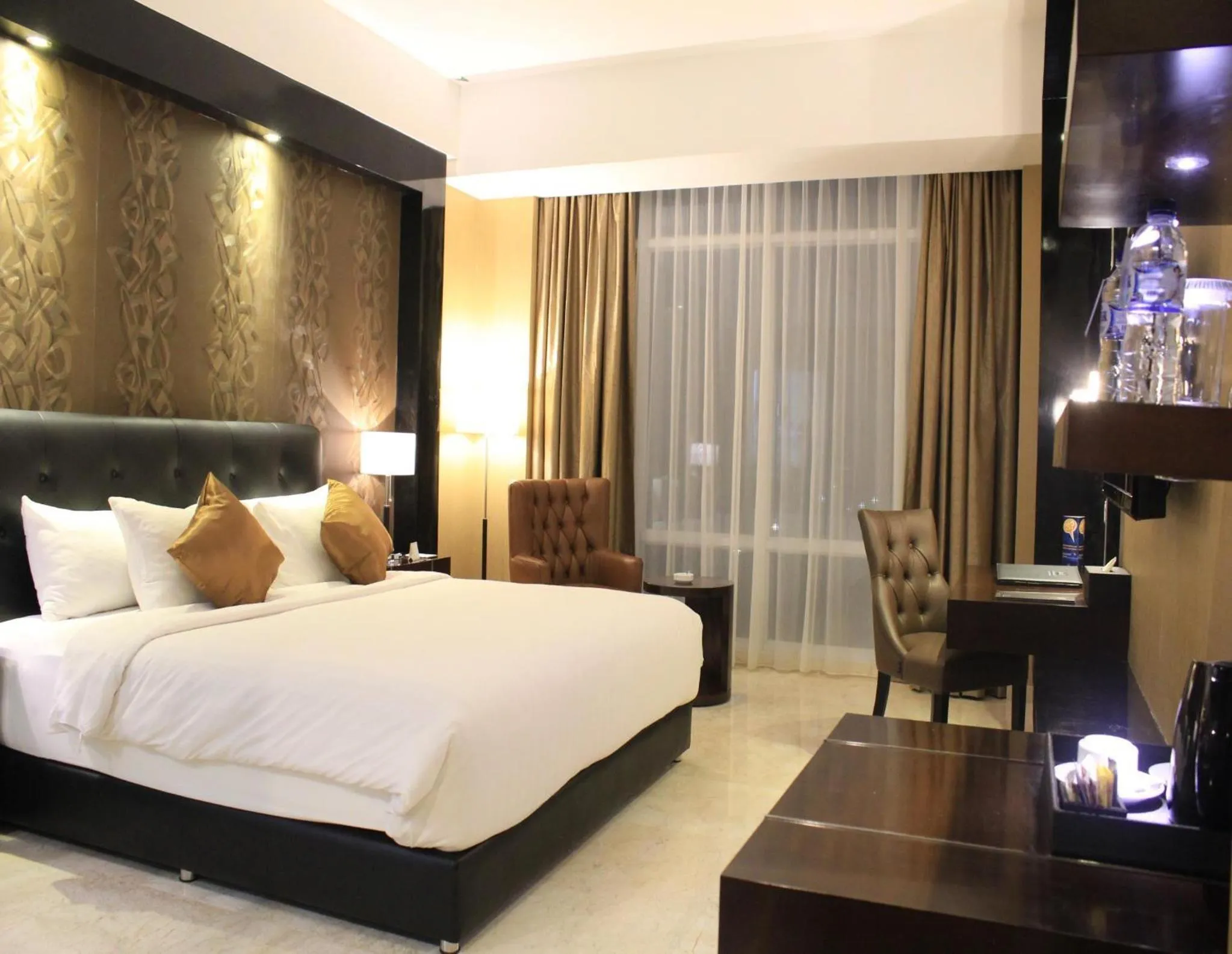 Bedroom, Bed in Grand Mercure Solo Baru