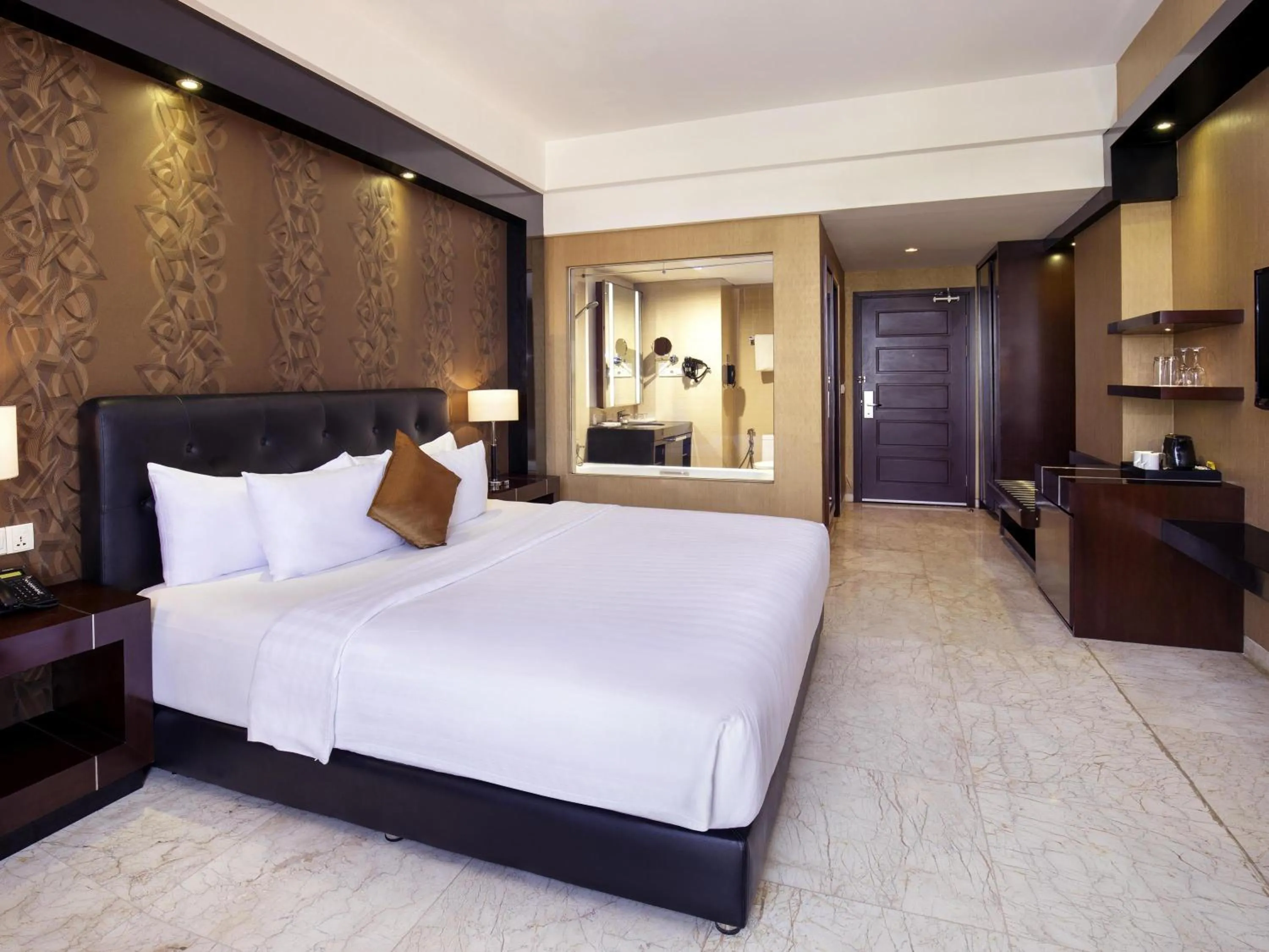 Bedroom, Bed in Grand Mercure Solo Baru