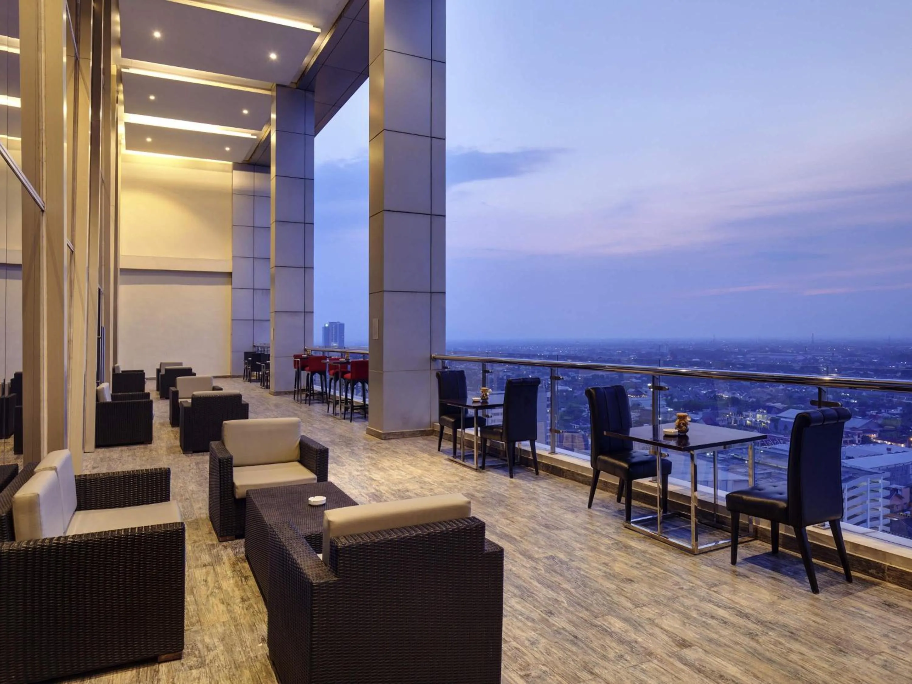 Lounge or bar in Grand Mercure Solo Baru