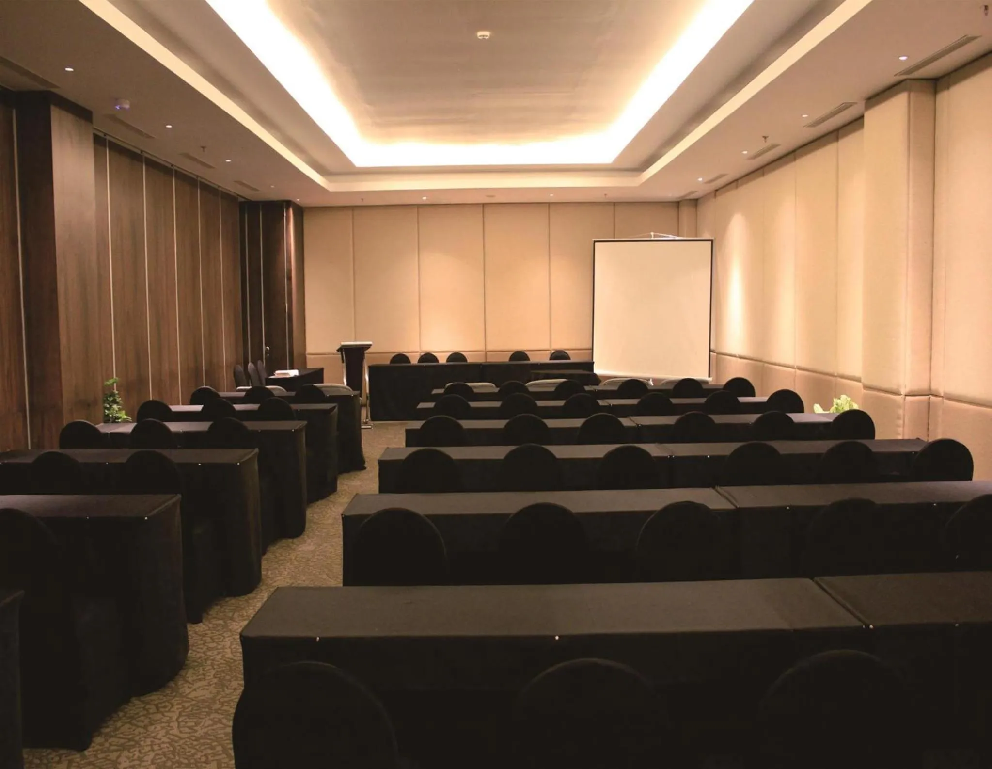 Meeting/conference room in Grand Mercure Solo Baru