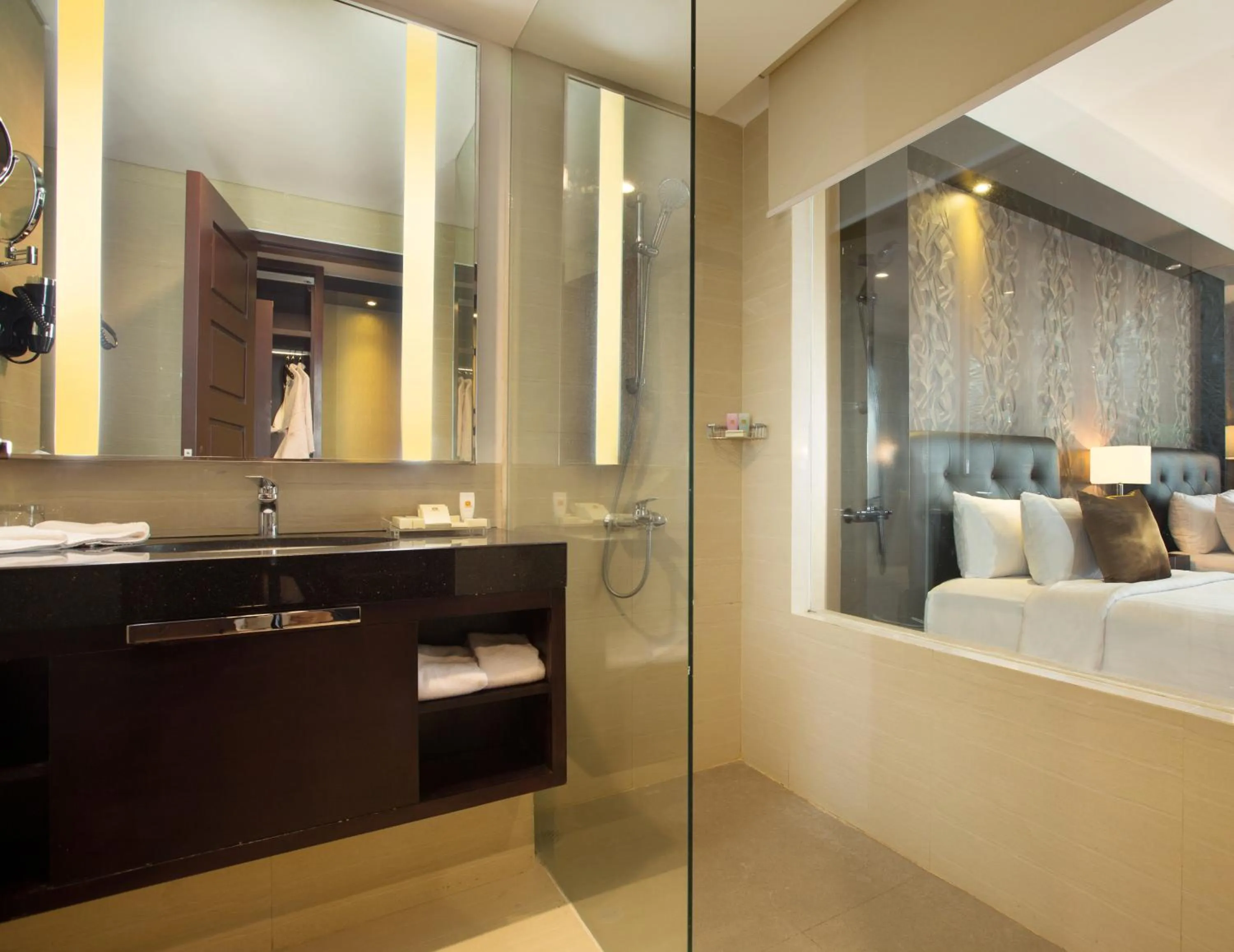 Bathroom, Bed in Grand Mercure Solo Baru