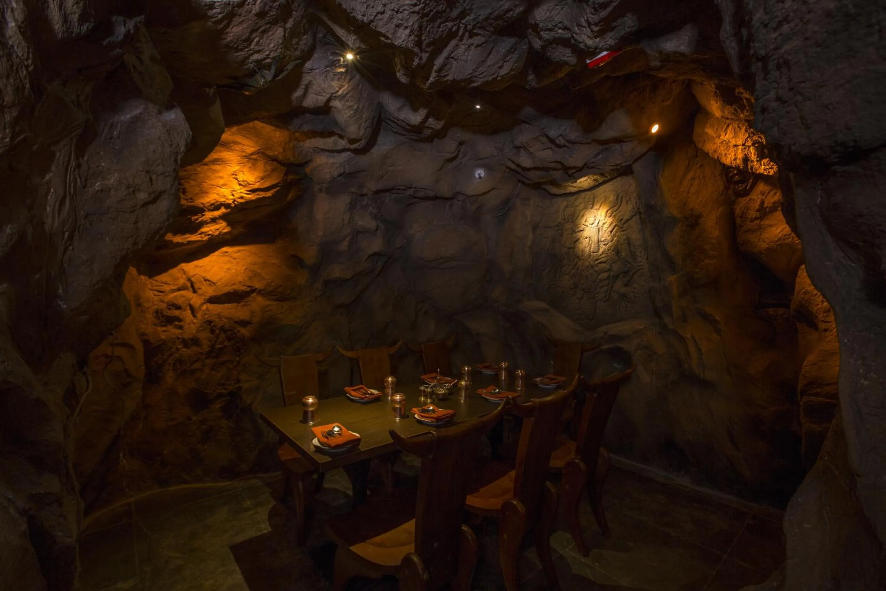 Restaurant/places to eat in The President Hotel