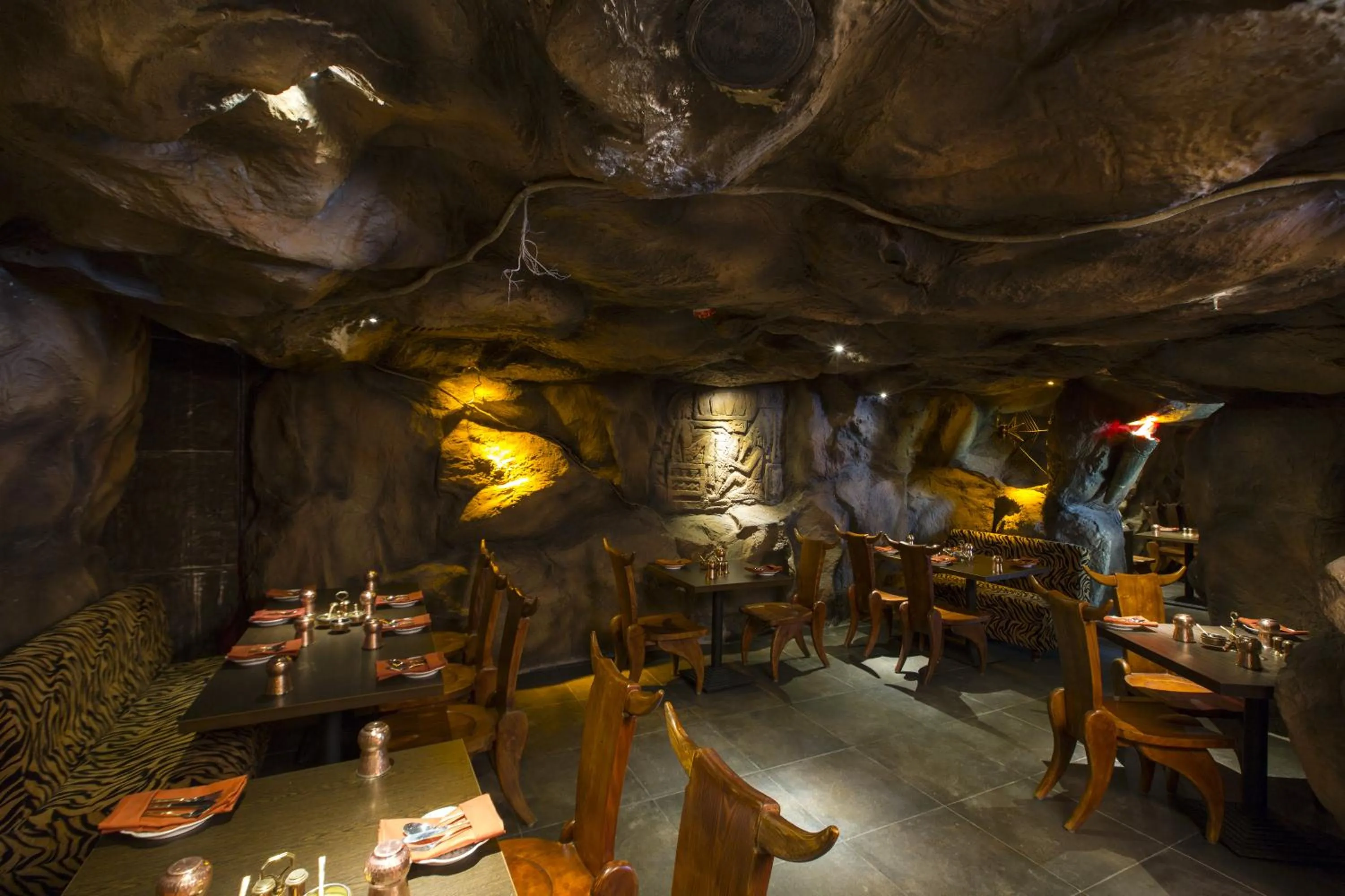 Restaurant/places to eat in The President Hotel