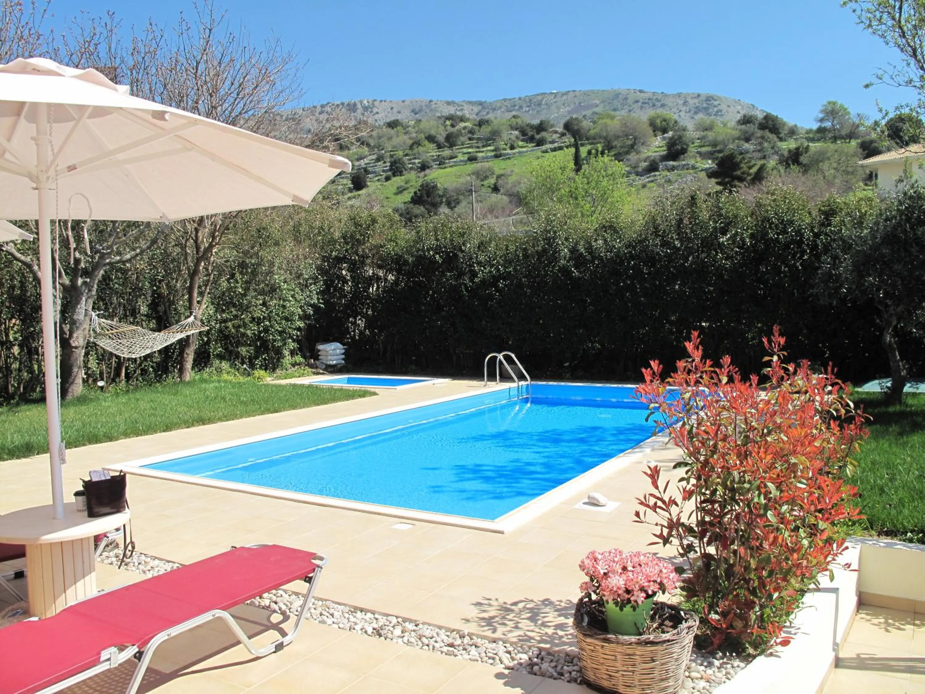 BBQ facilities in Exanthia Villas