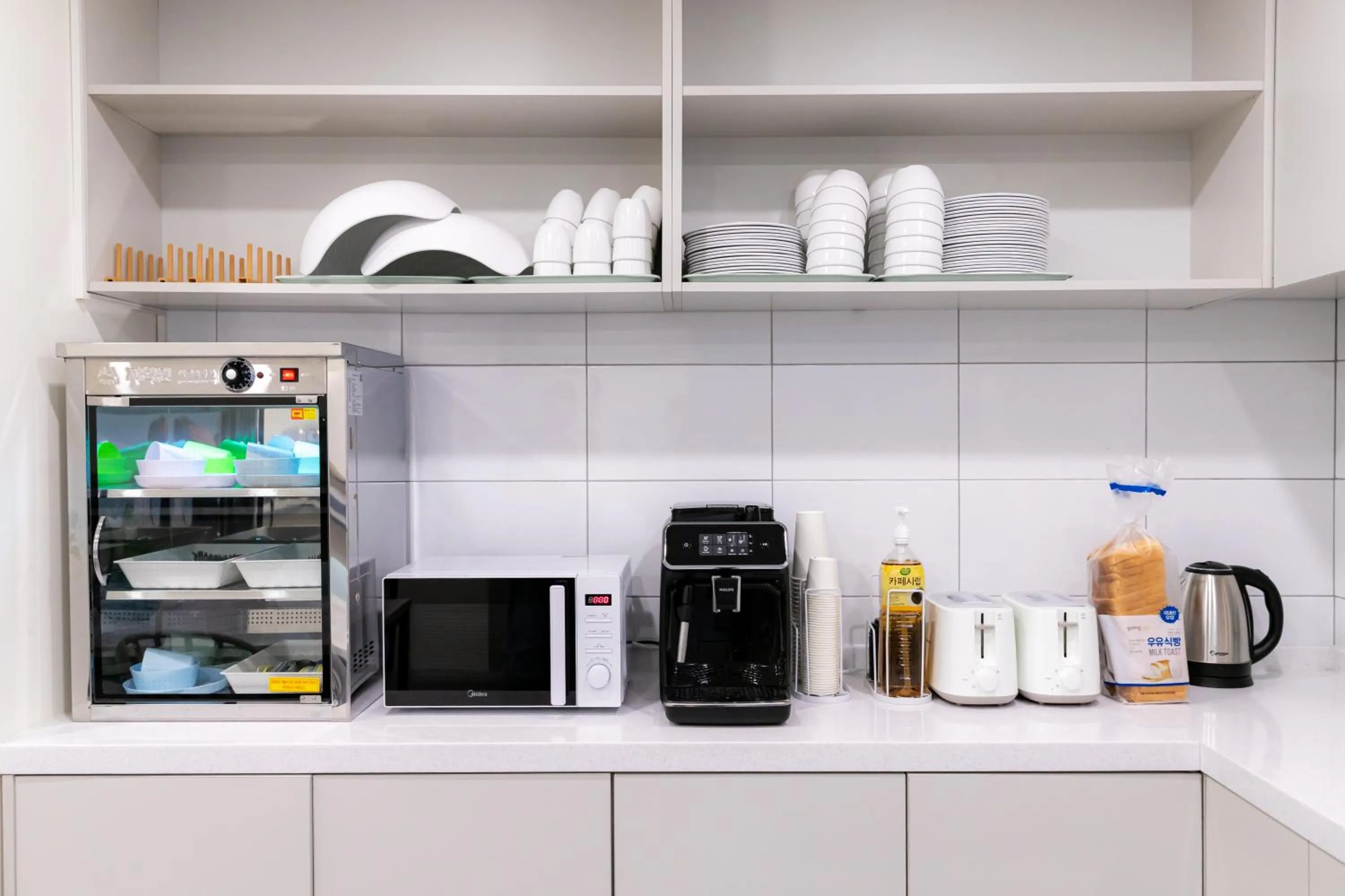 Communal kitchen in MJ Hotel Jongno