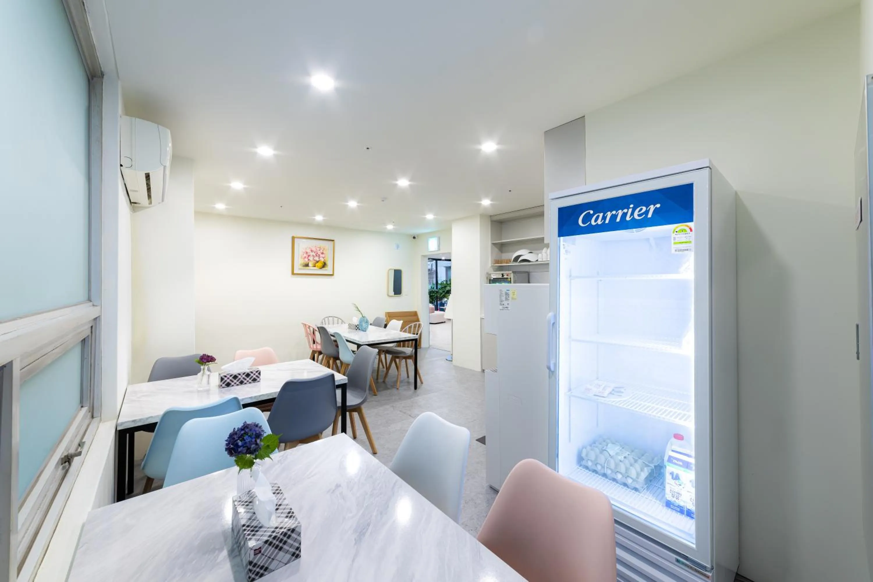 Communal kitchen in MJ Hotel Jongno