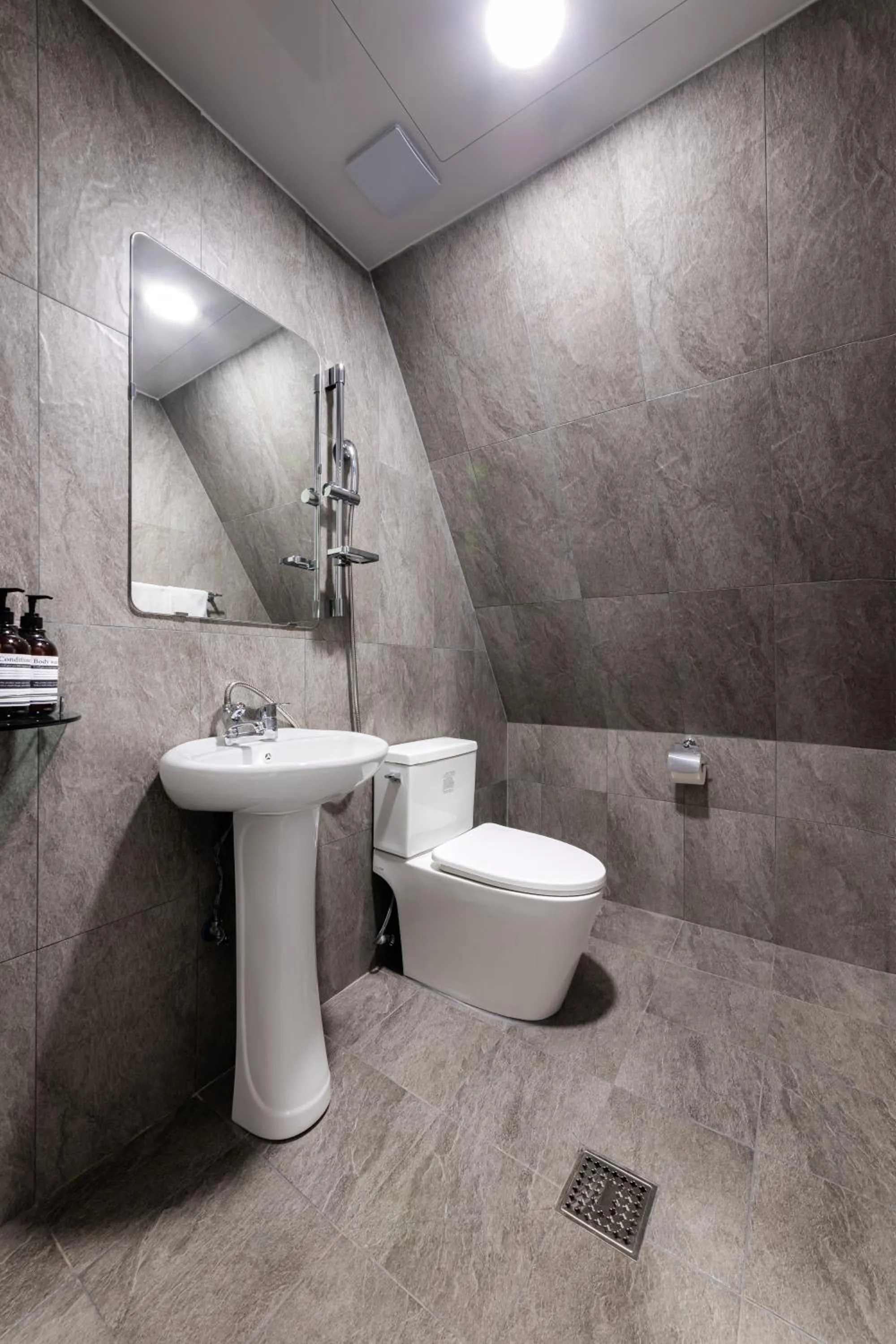 Shower in MJ Hotel Jongno