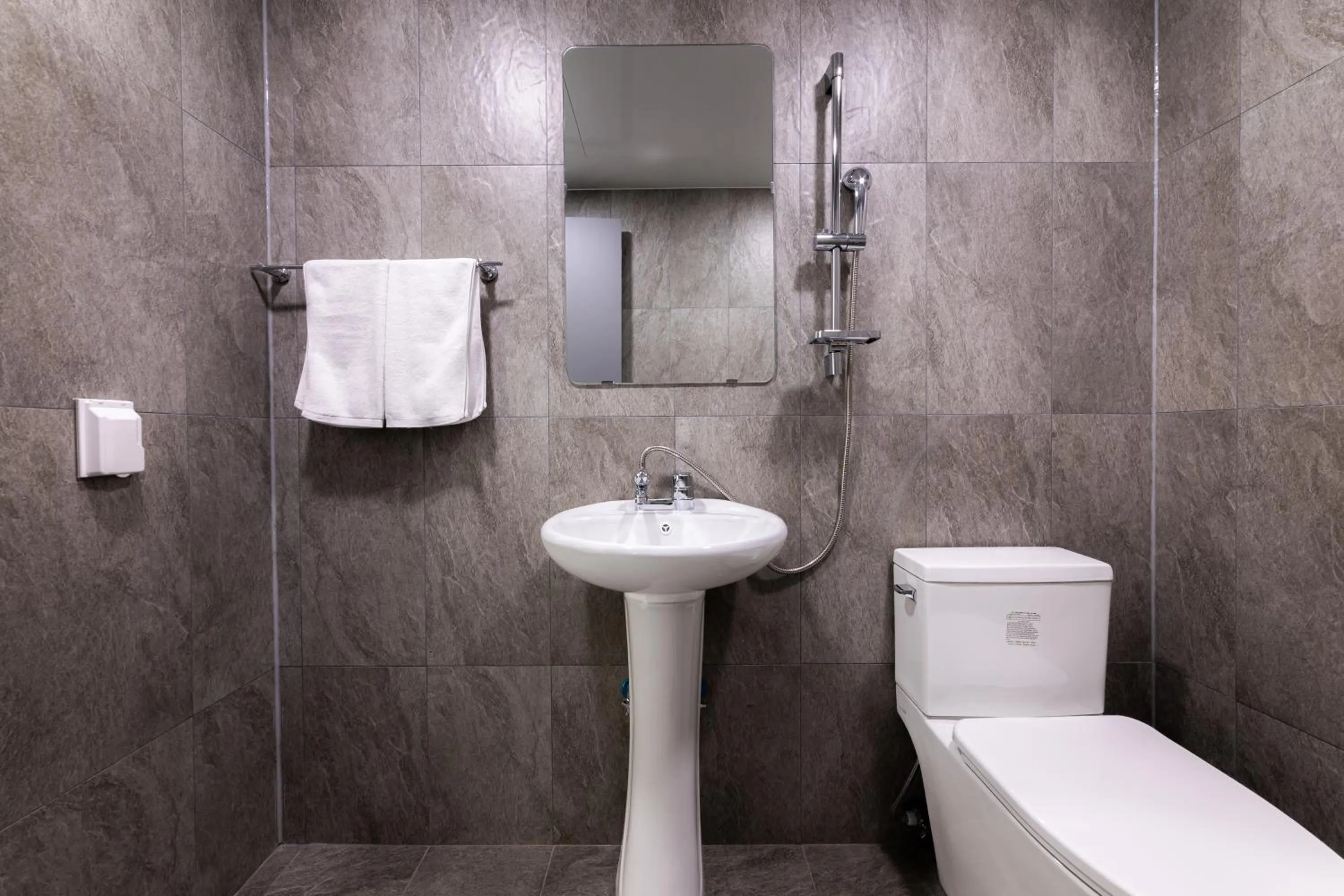 Shower in MJ Hotel Jongno