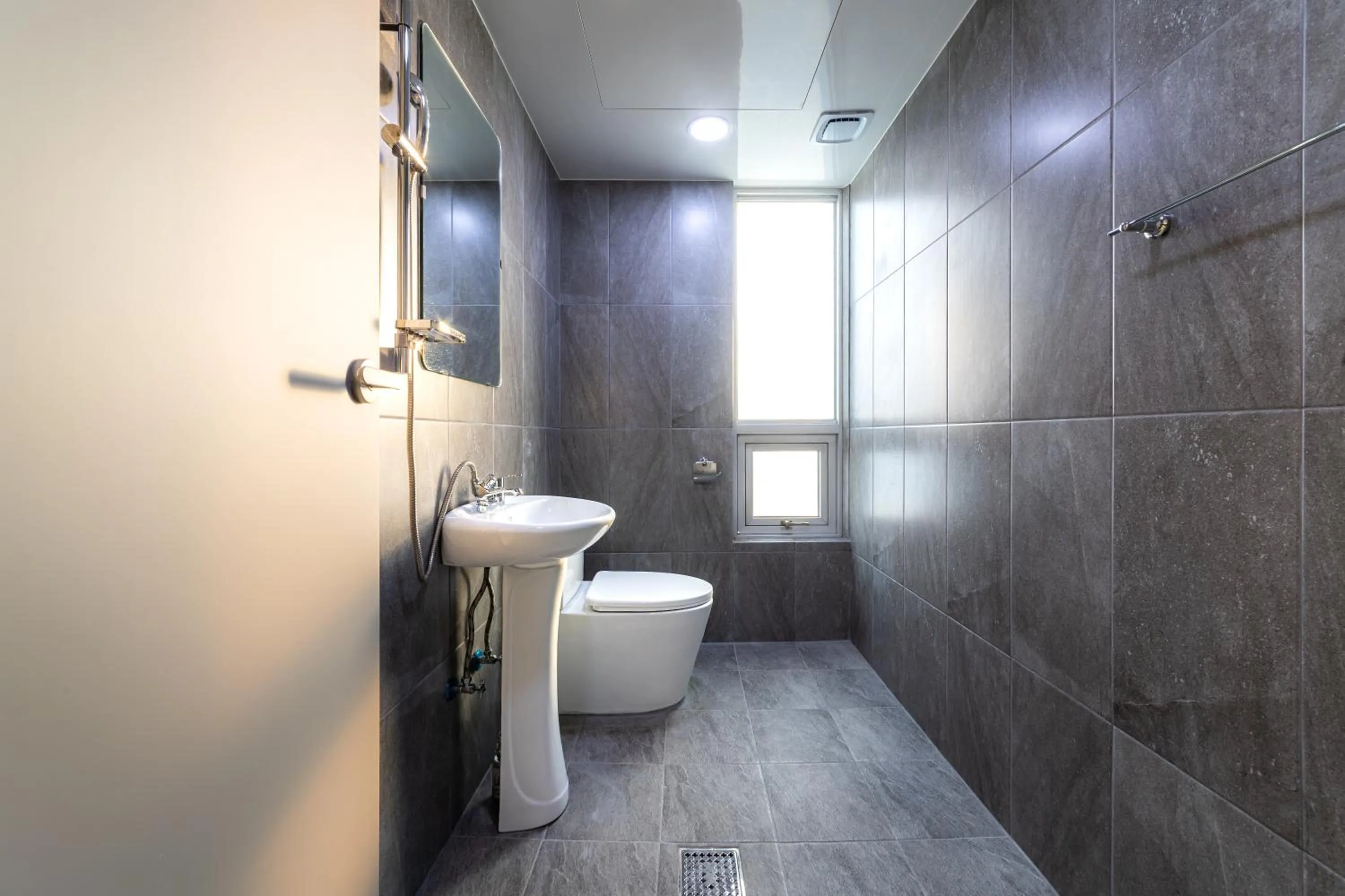 Shower in MJ Hotel Jongno