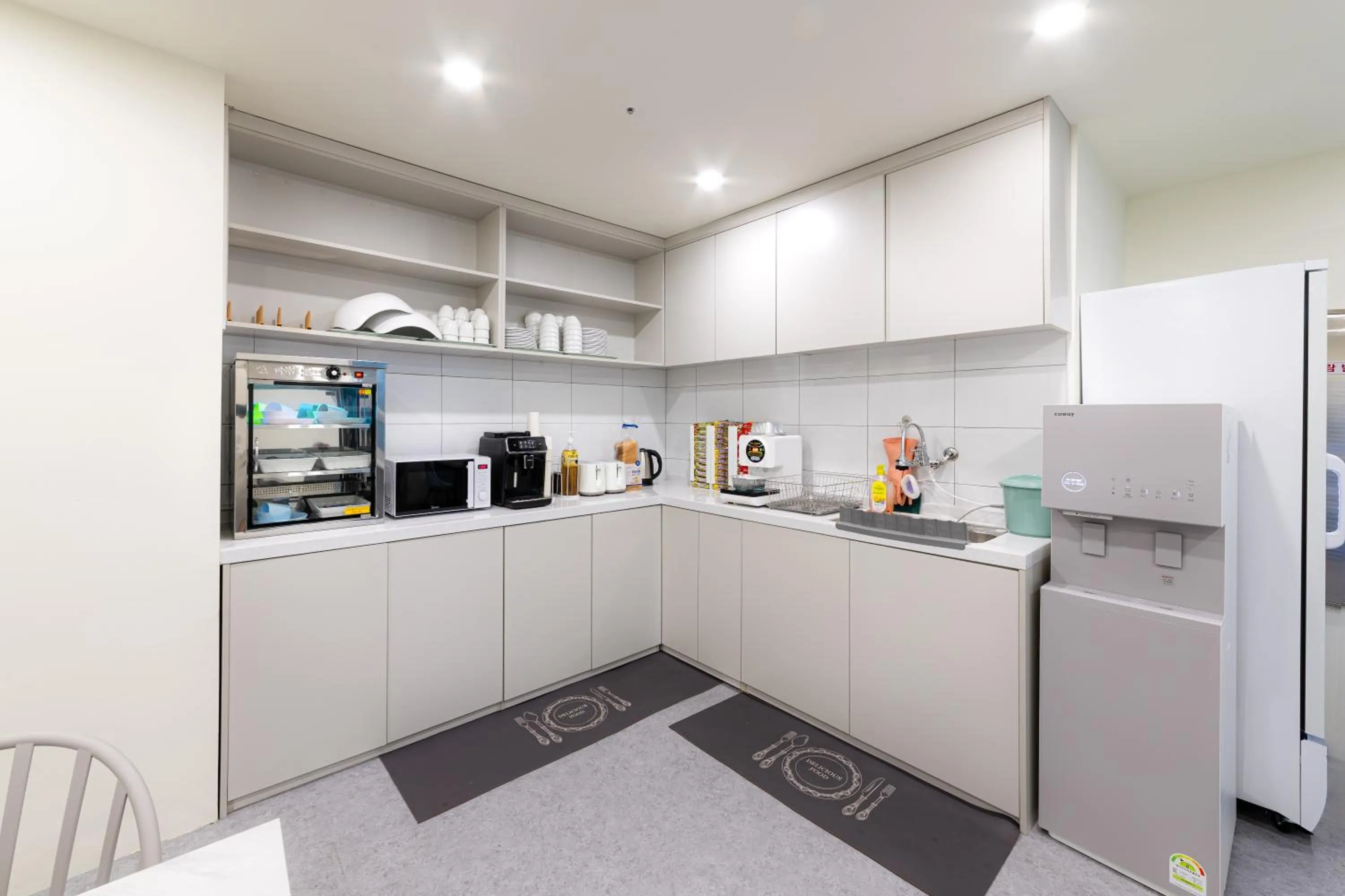 Communal kitchen in MJ Hotel Jongno