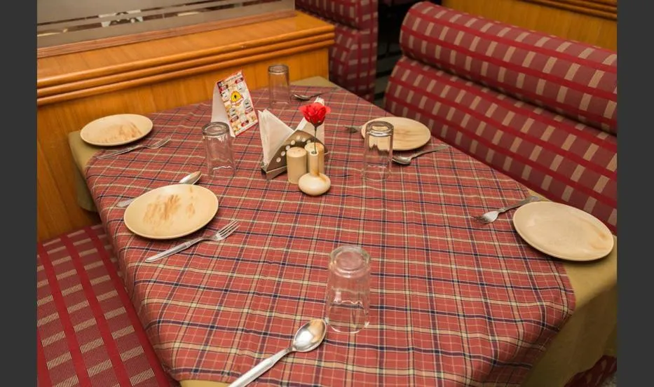 Restaurant/places to eat in Hotel Sri Ram Residency