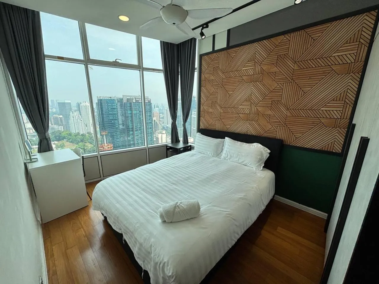 Bed in Sky Suites KLCC by Easy Nap