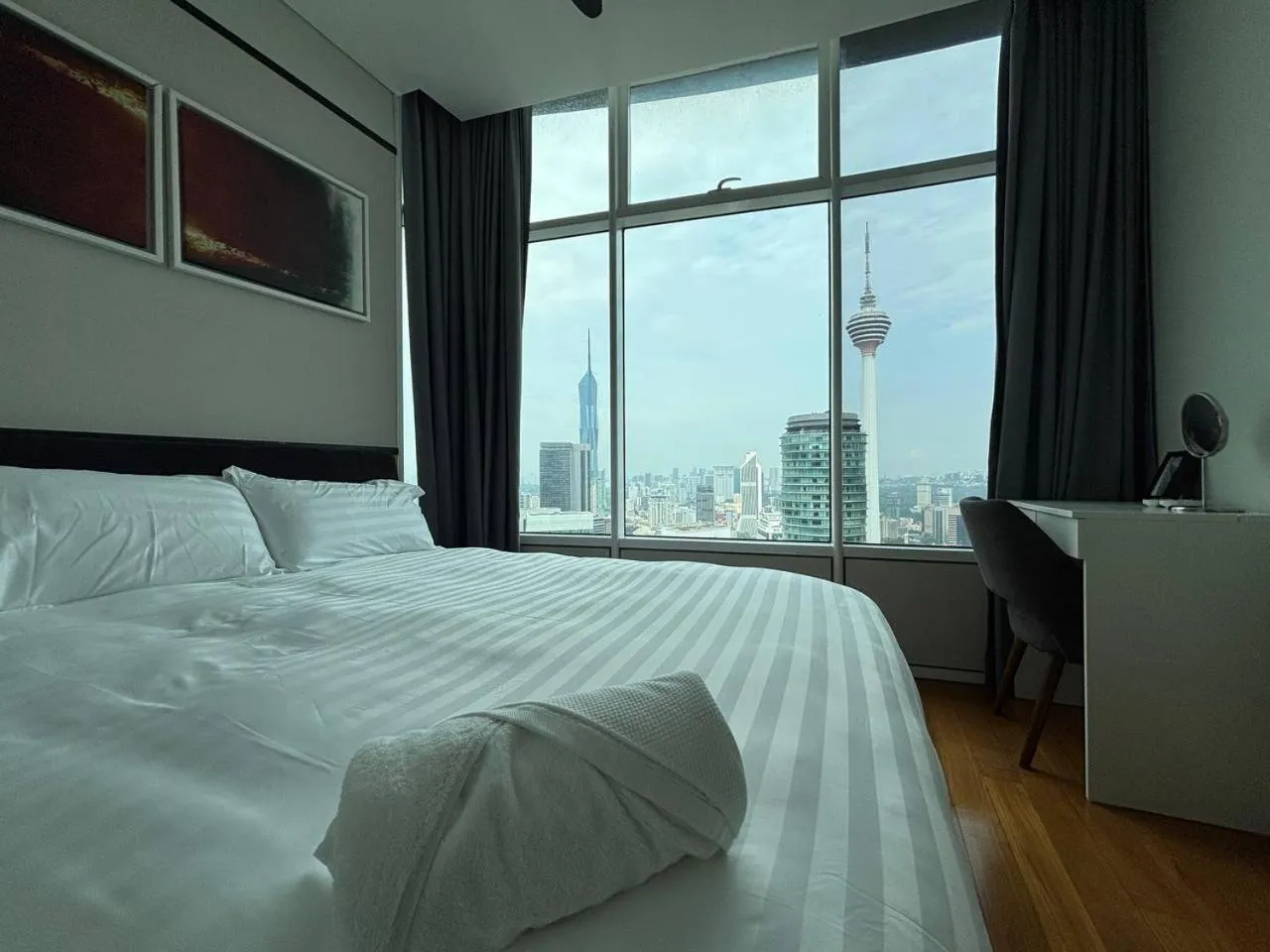 Bed in Sky Suites KLCC by Easy Nap