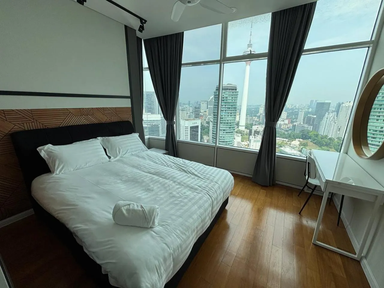 Bed in Sky Suites KLCC by Easy Nap