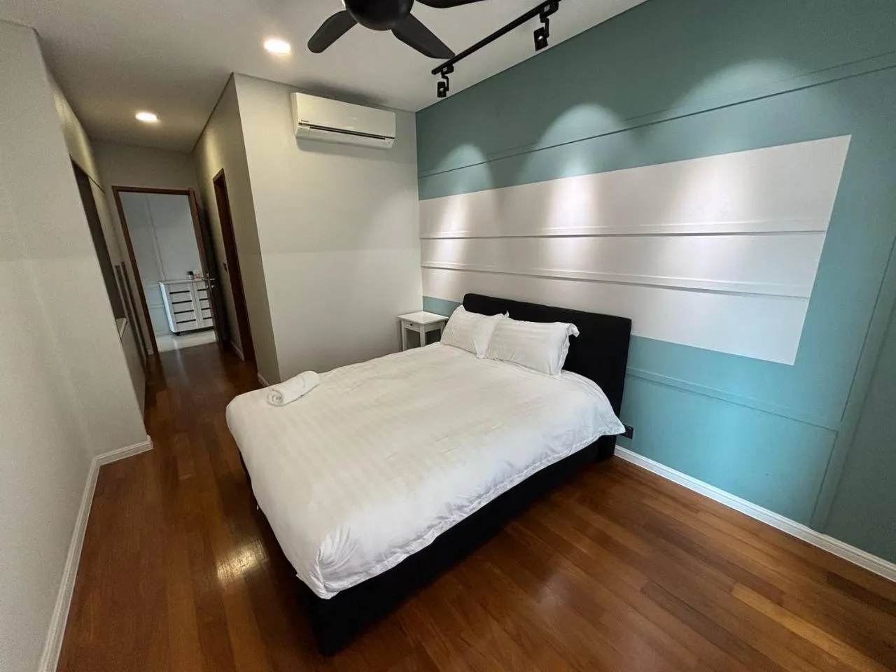 Bed in Sky Suites KLCC by Easy Nap