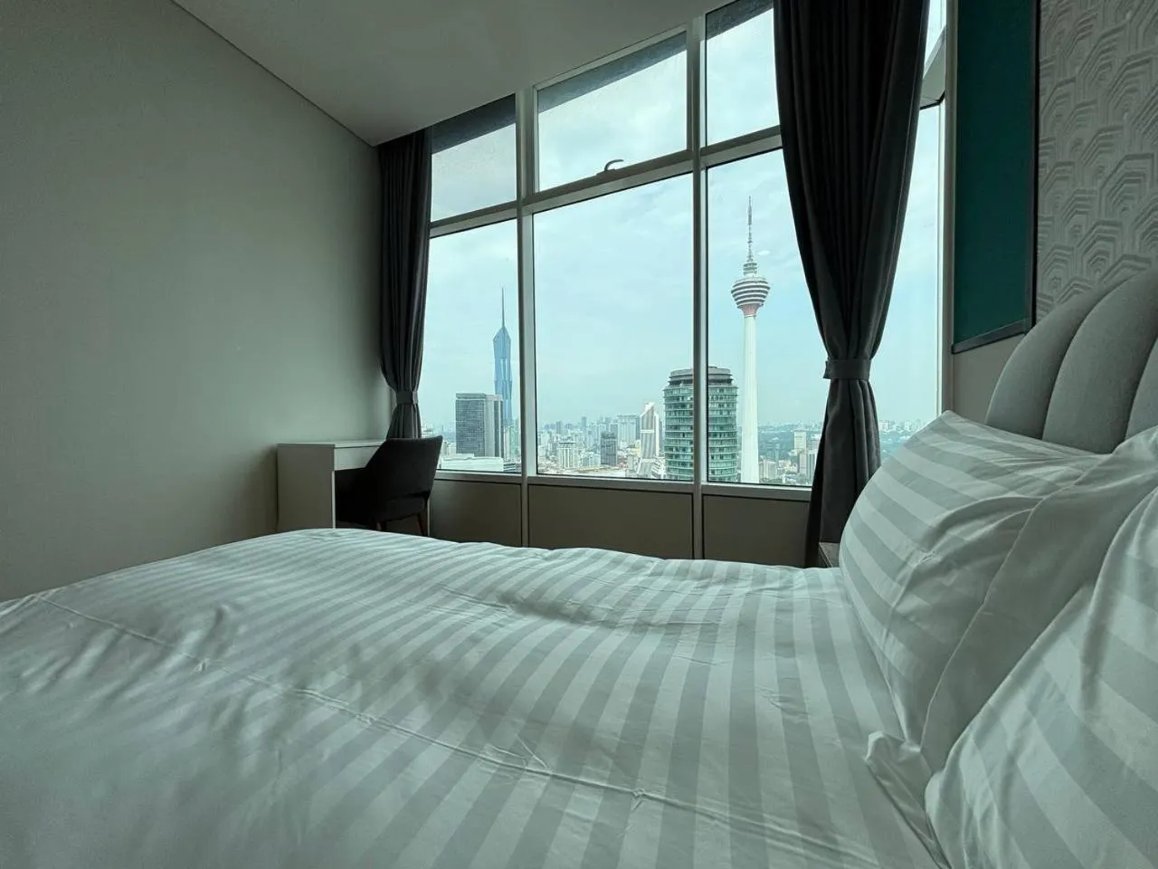 Bed in Sky Suites KLCC by Easy Nap