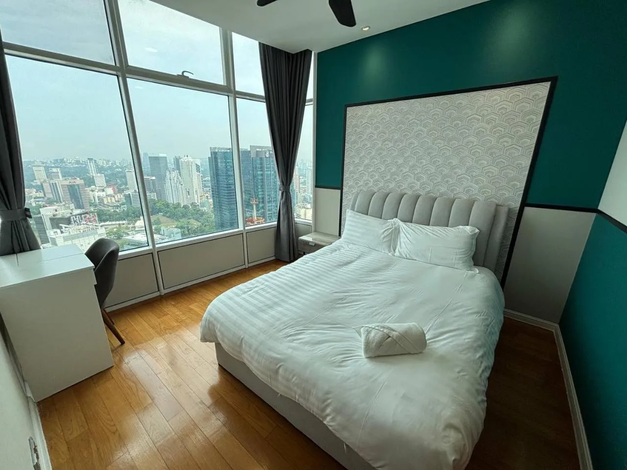 Bed in Sky Suites KLCC by Easy Nap