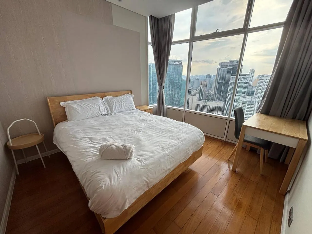 Bed in Sky Suites KLCC by Easy Nap